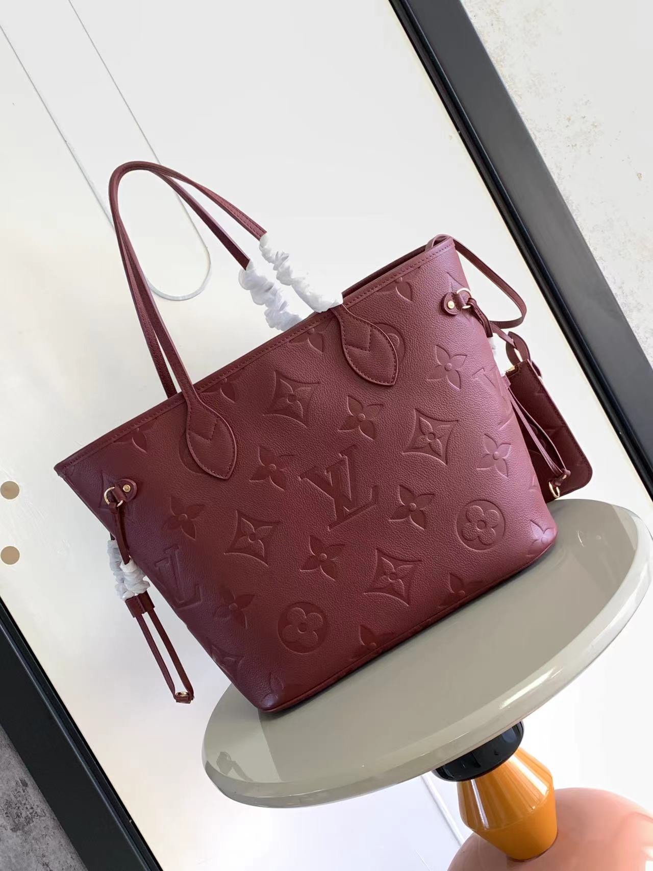 Louis Vuitton M46599 Neverfull MM Embossed Grained Cowhide Leather Wine