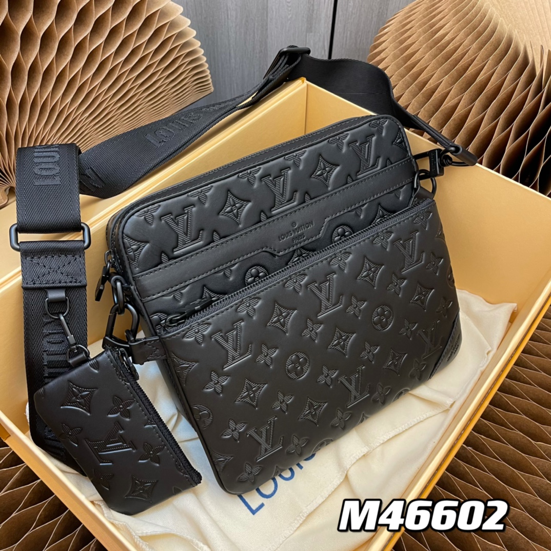 Louis Vuitton M46602 Trio Messenger Black Calf leather