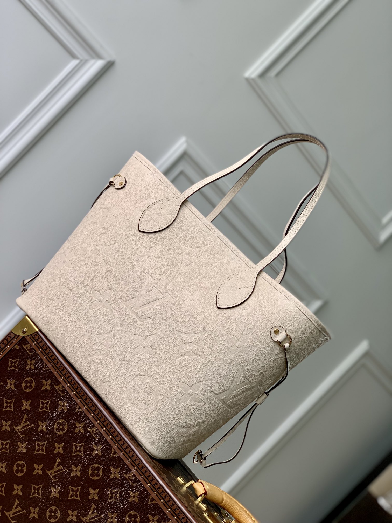 Louis Vuitton M46676 Neverfull MM Embossed Grained Cowhide Leather Cream