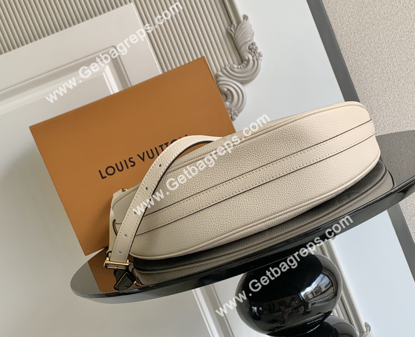 Louis Vuitton M46739 Loop Hobo Cream