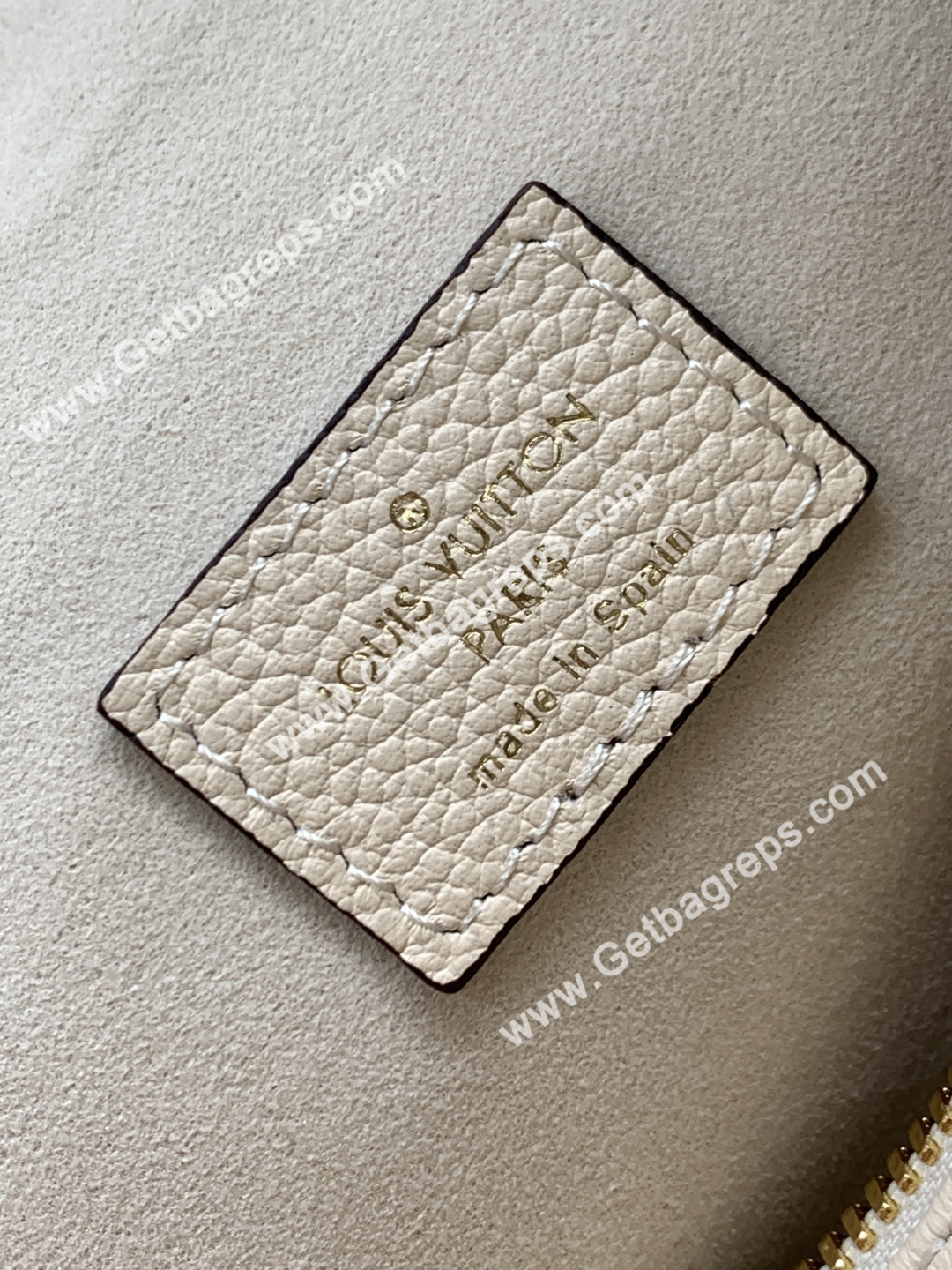 Louis Vuitton M46739 Loop Hobo Cream