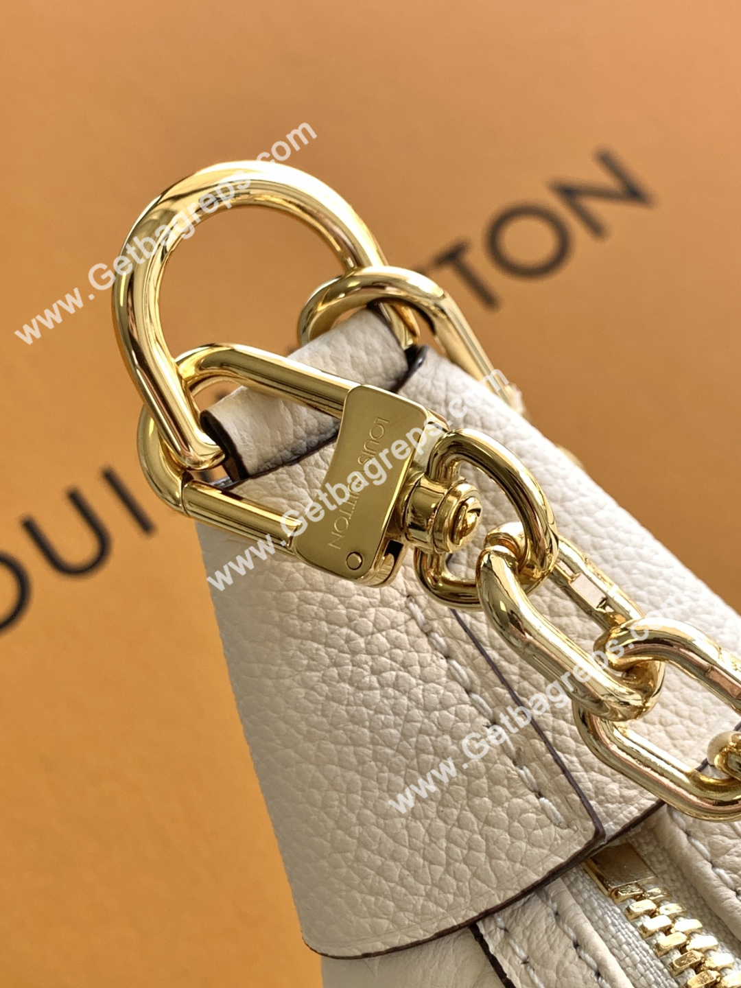 Louis Vuitton M46739 Loop Hobo Cream