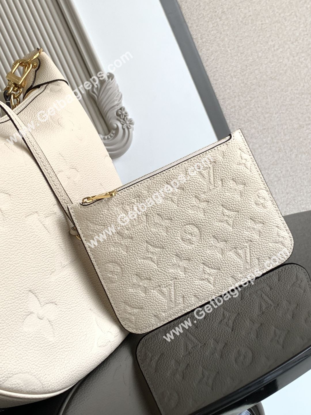 Louis Vuitton M46739 Loop Hobo Cream