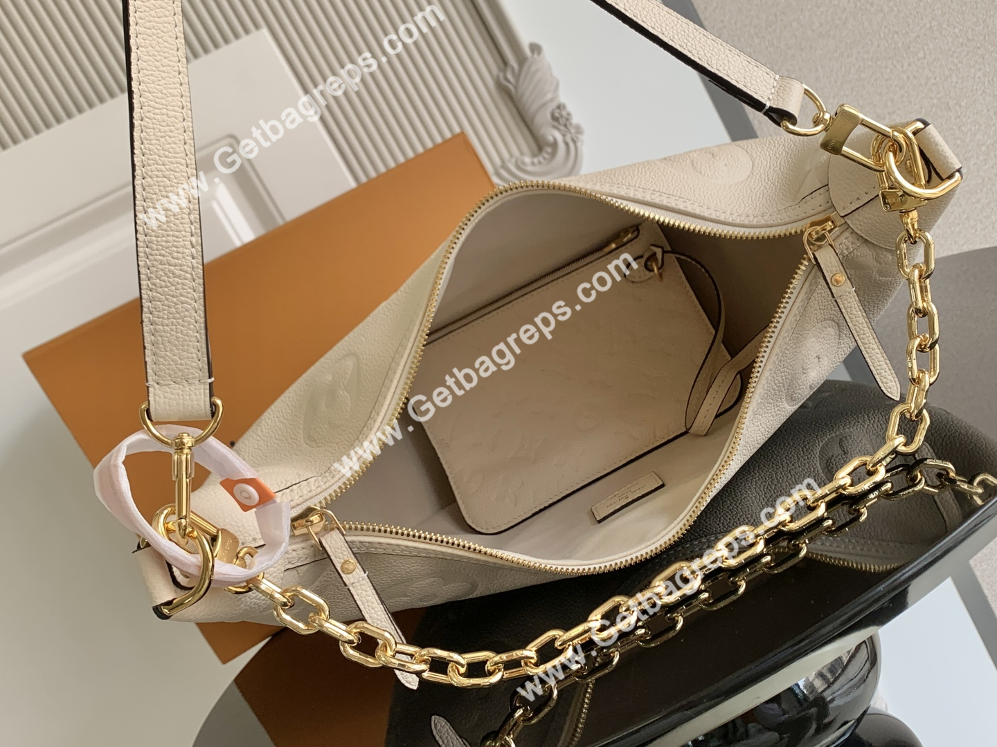 Louis Vuitton M46739 Loop Hobo Cream
