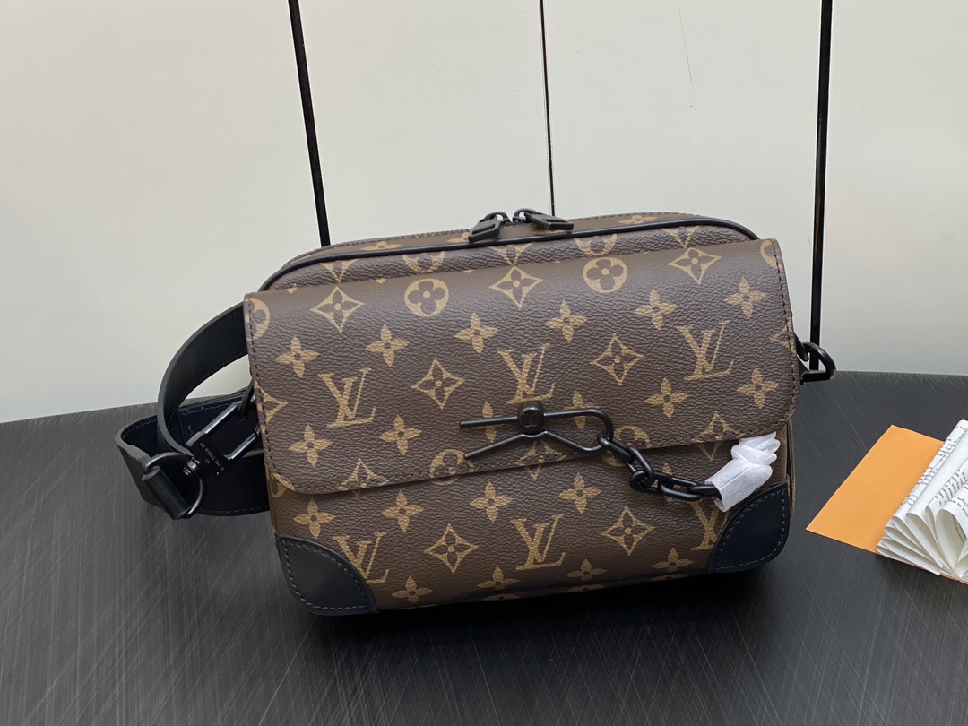 Louis Vuitton M46795 Steamer Messenger Brown