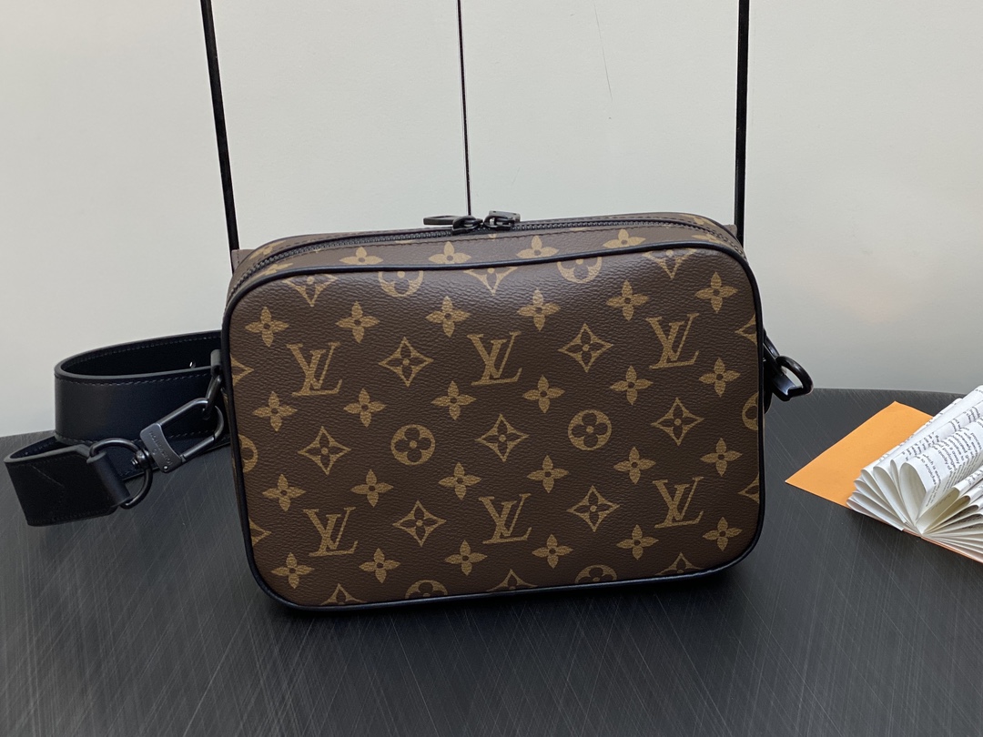 Louis Vuitton M46795 Steamer Messenger Brown