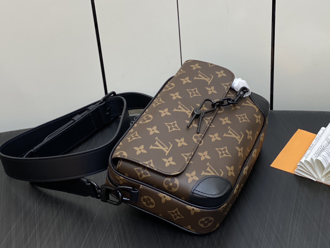 Louis Vuitton M46795 Steamer Messenger Brown