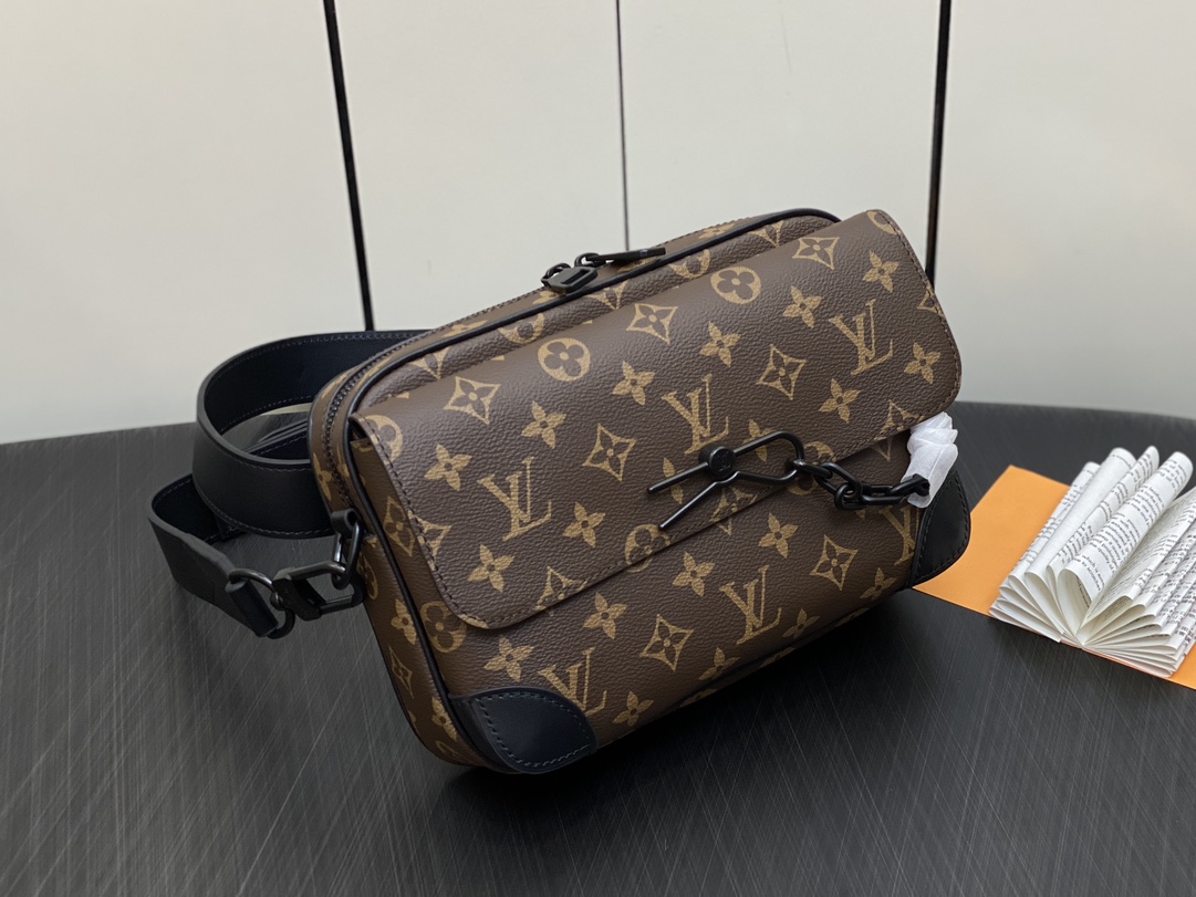 Louis Vuitton M46795 Steamer Messenger Brown