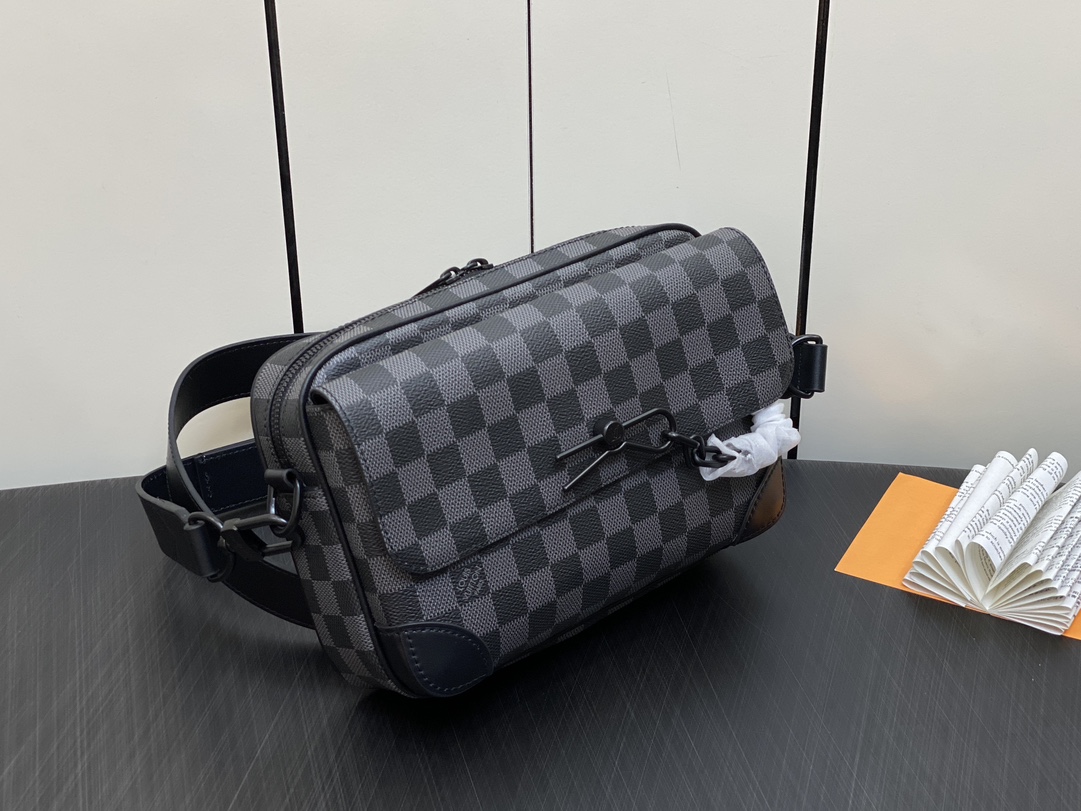 Louis Vuitton M46795 Steamer Messenger Monogram Eclipse coated canvas