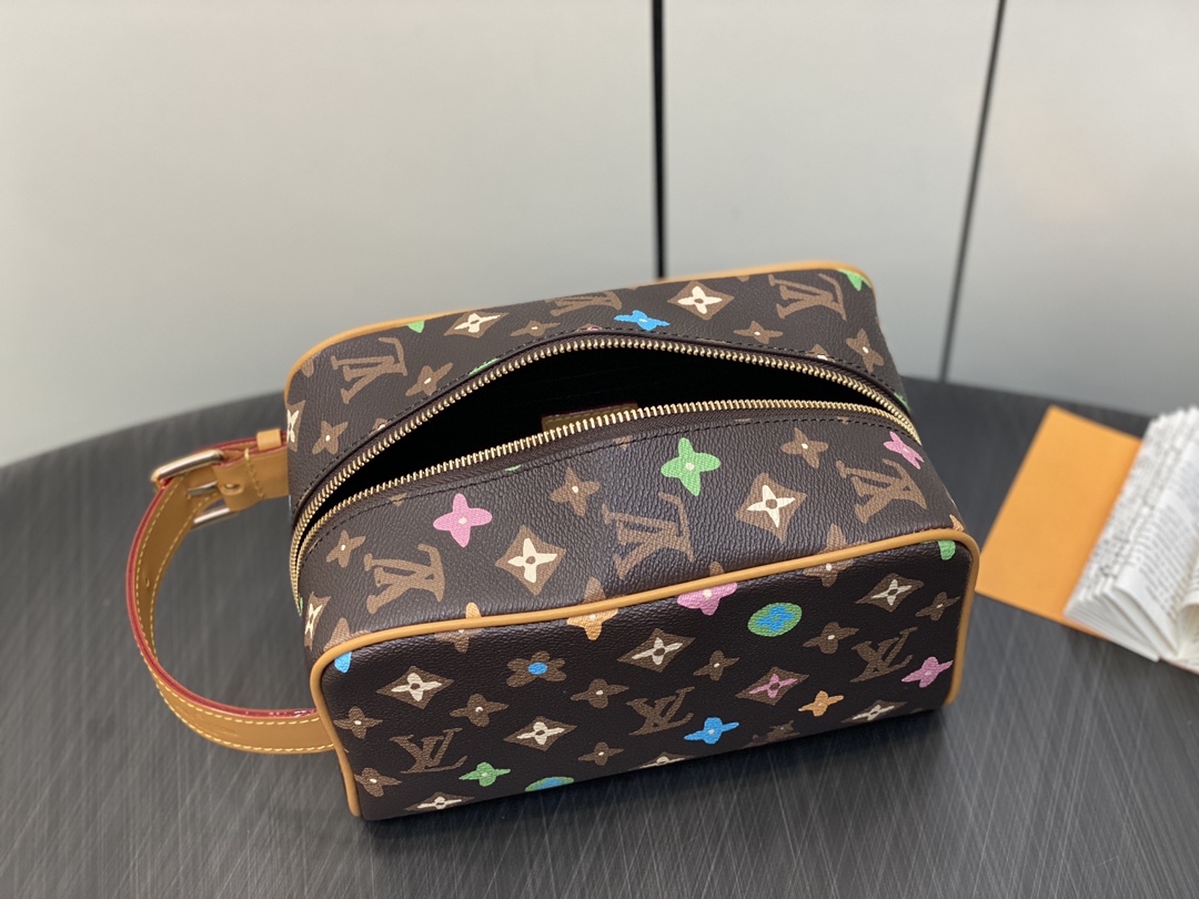 Louis Vuitton M47069 Unisex Travel Accessories