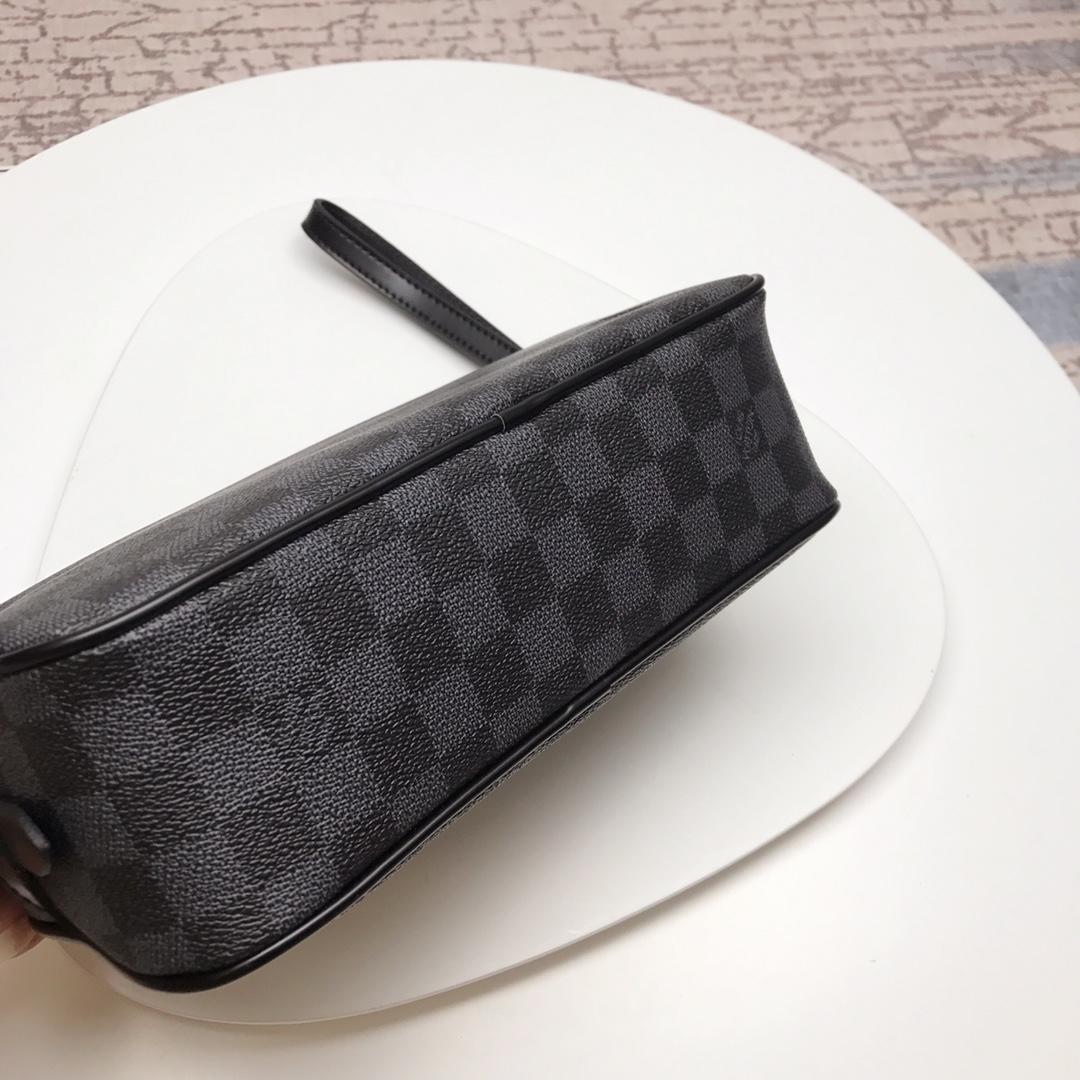 Louis Vuitton M47543 Men Clutch Bag Damier Graphite Canvas