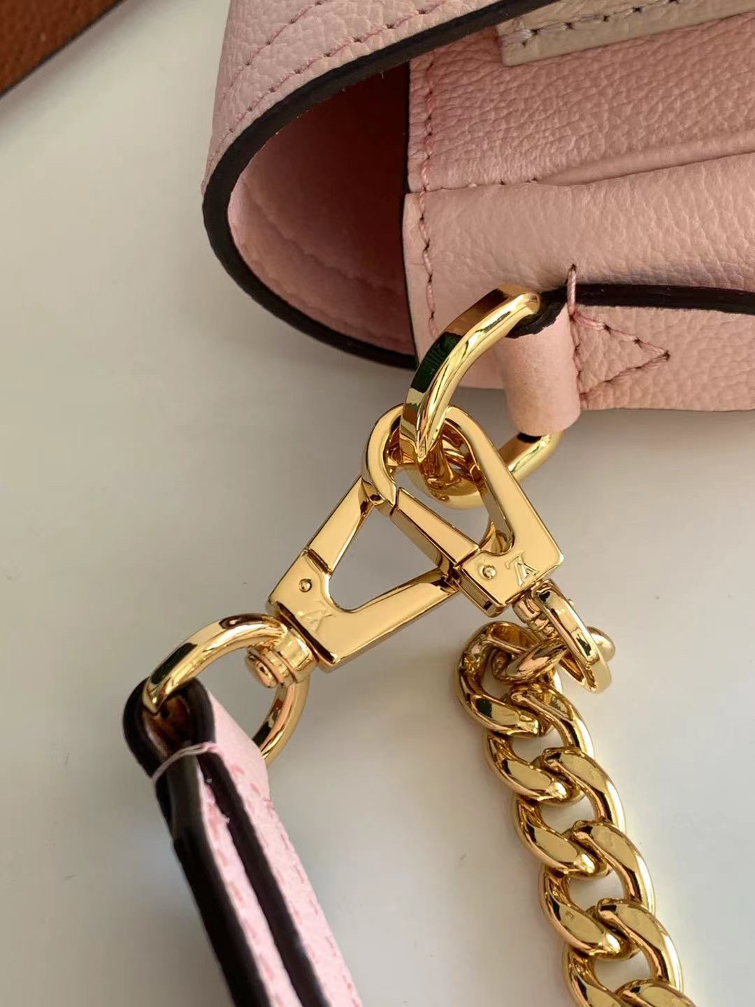 Louis Vuitton M58554 Lockme Tender Cross-body Bag Pink