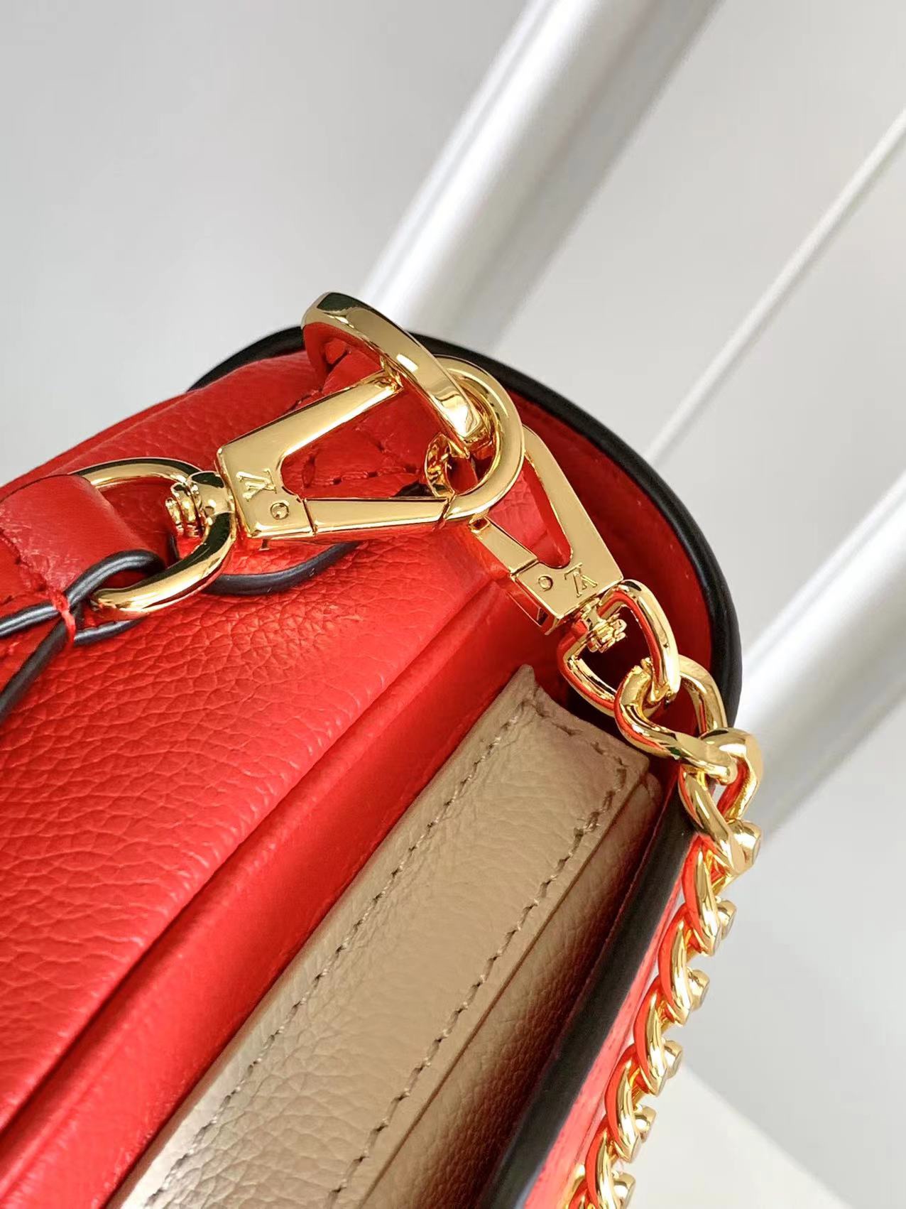 Louis Vuitton M58554 Lockme Tender Cross-body Bag Red