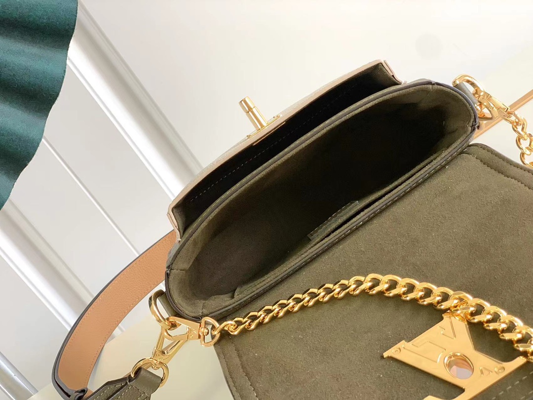 Louis Vuitton M59731 Lockme Tender Cross-body Bag Light Khaki