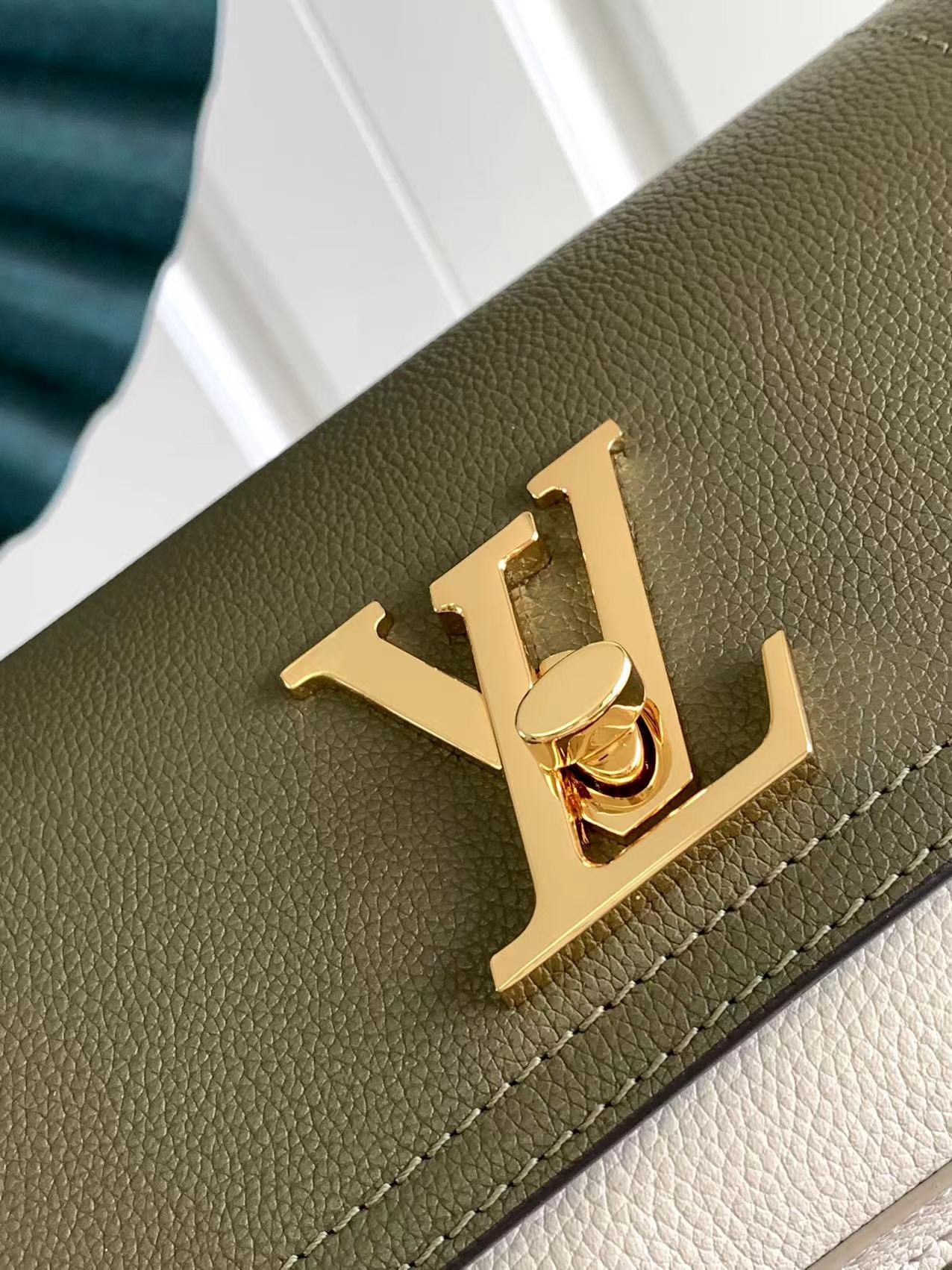 Louis Vuitton M59731 Lockme Tender Cross-body Bag Light Khaki