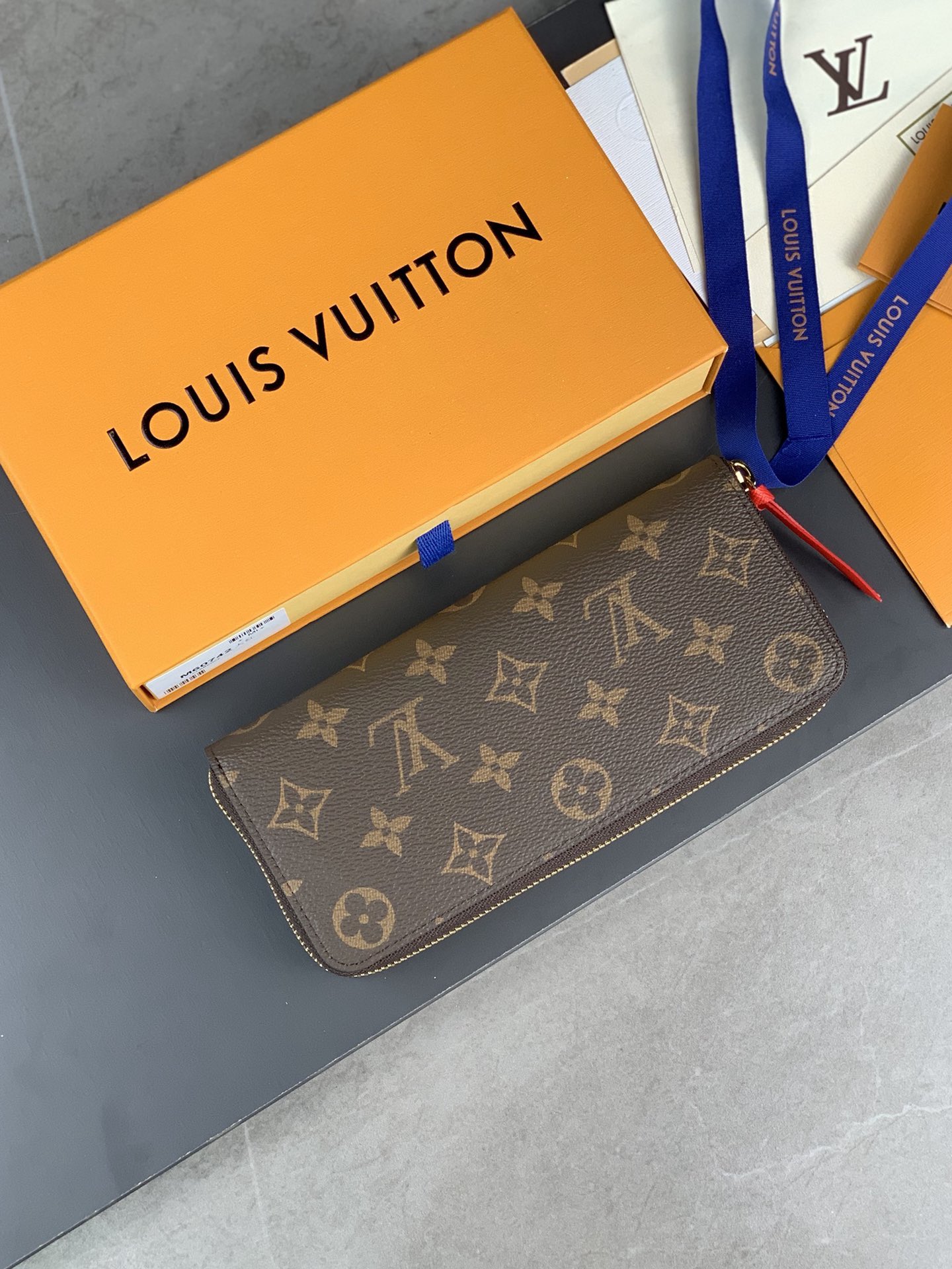 Louis Vuitton M60472 Coated Canvas Rose