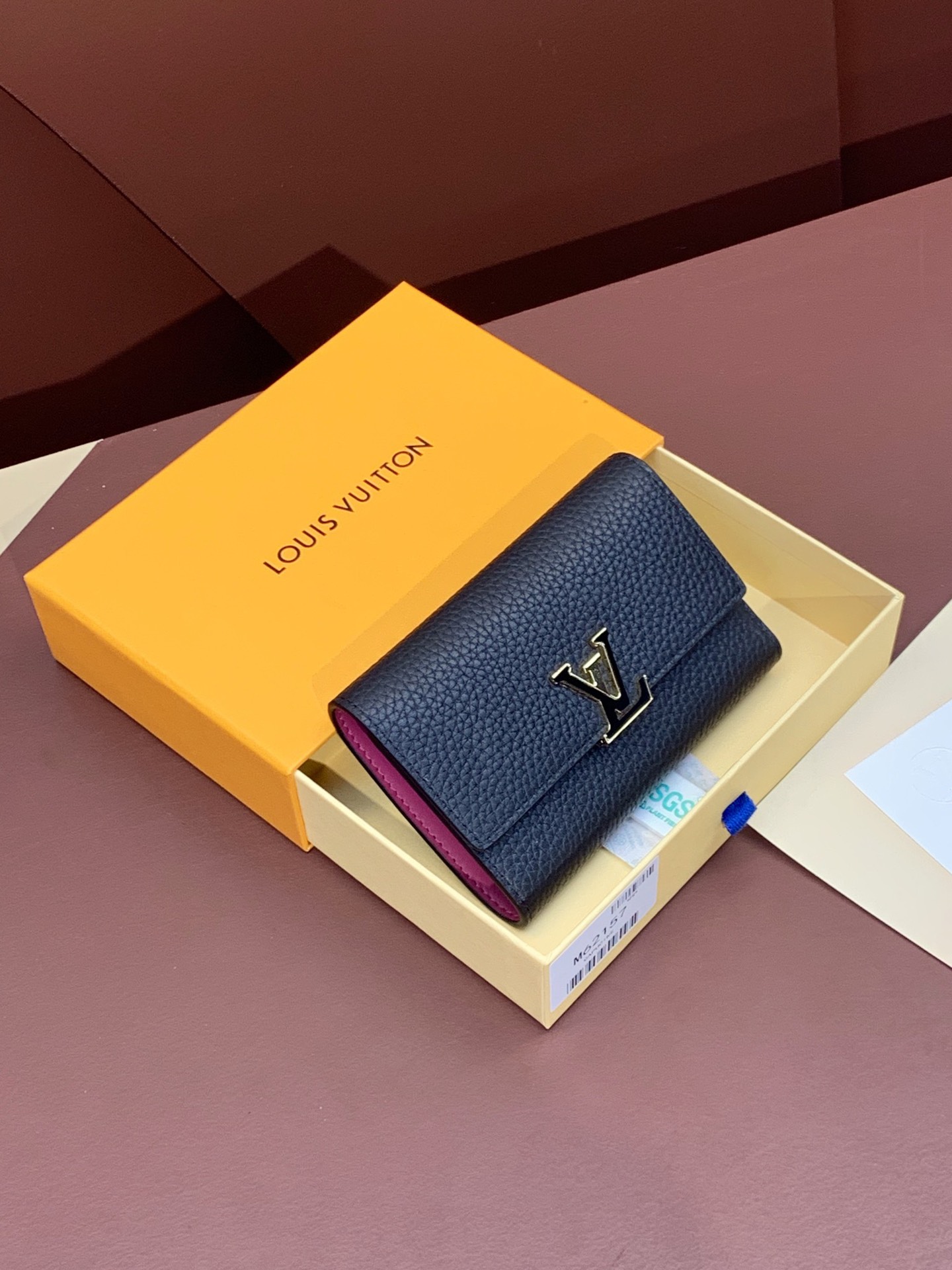 Louis Vuitton M62157 Capucines Compact Wallet