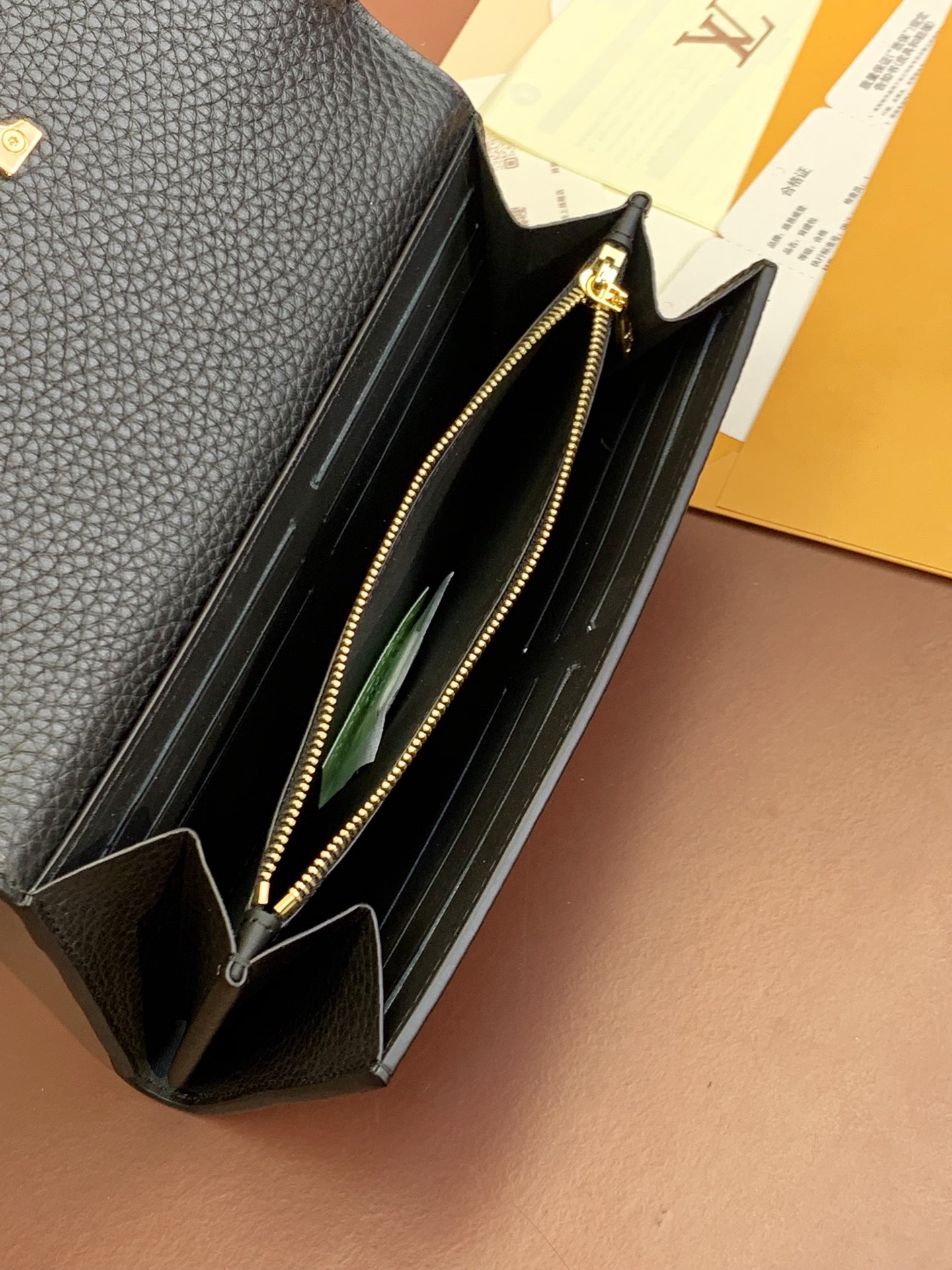 Louis Vuitton M64551 Capucines Wallet