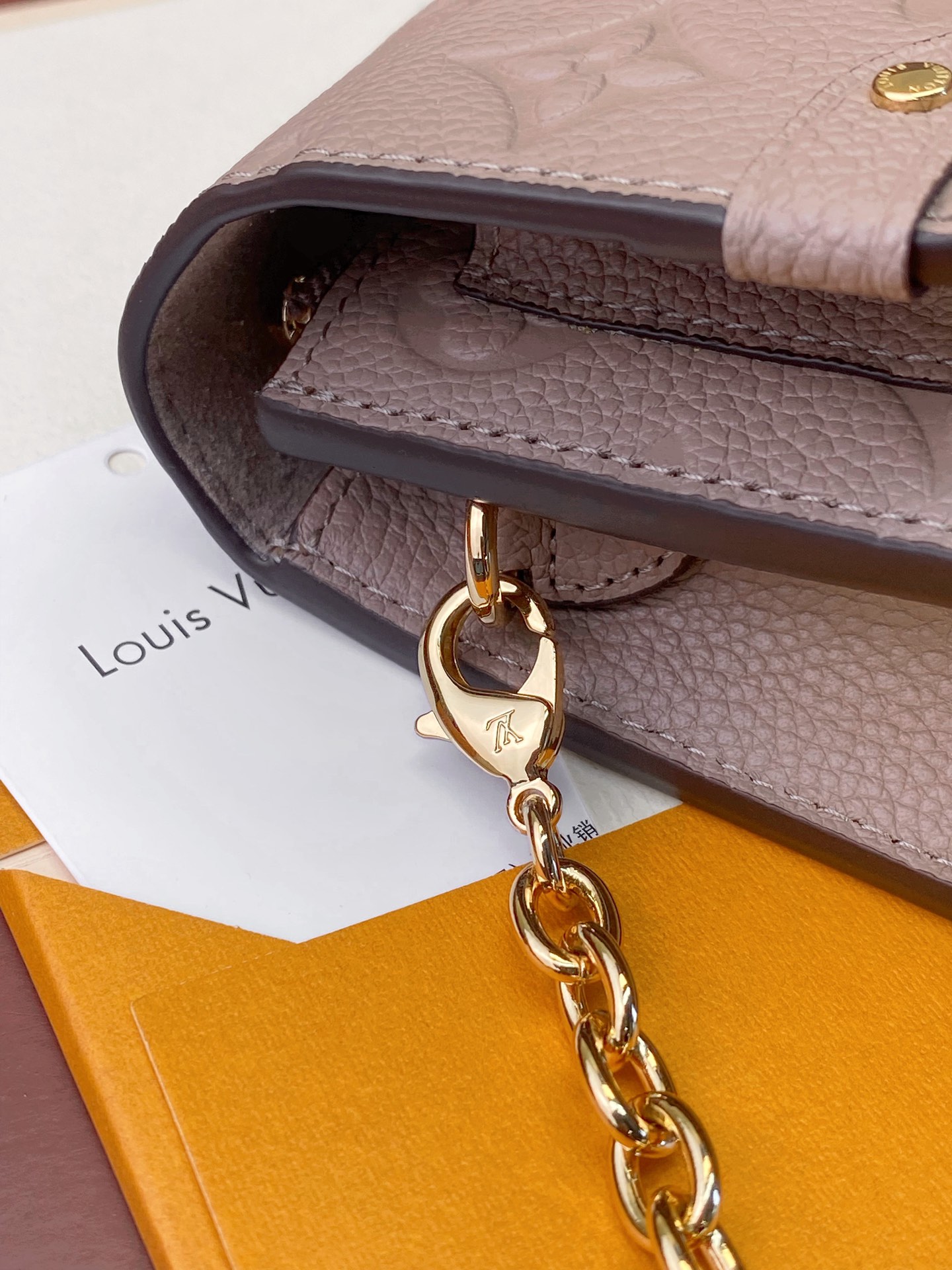 Louis Vuitton M67423 Vavin Chain Wallet Embossed cowhide leather Turtledove