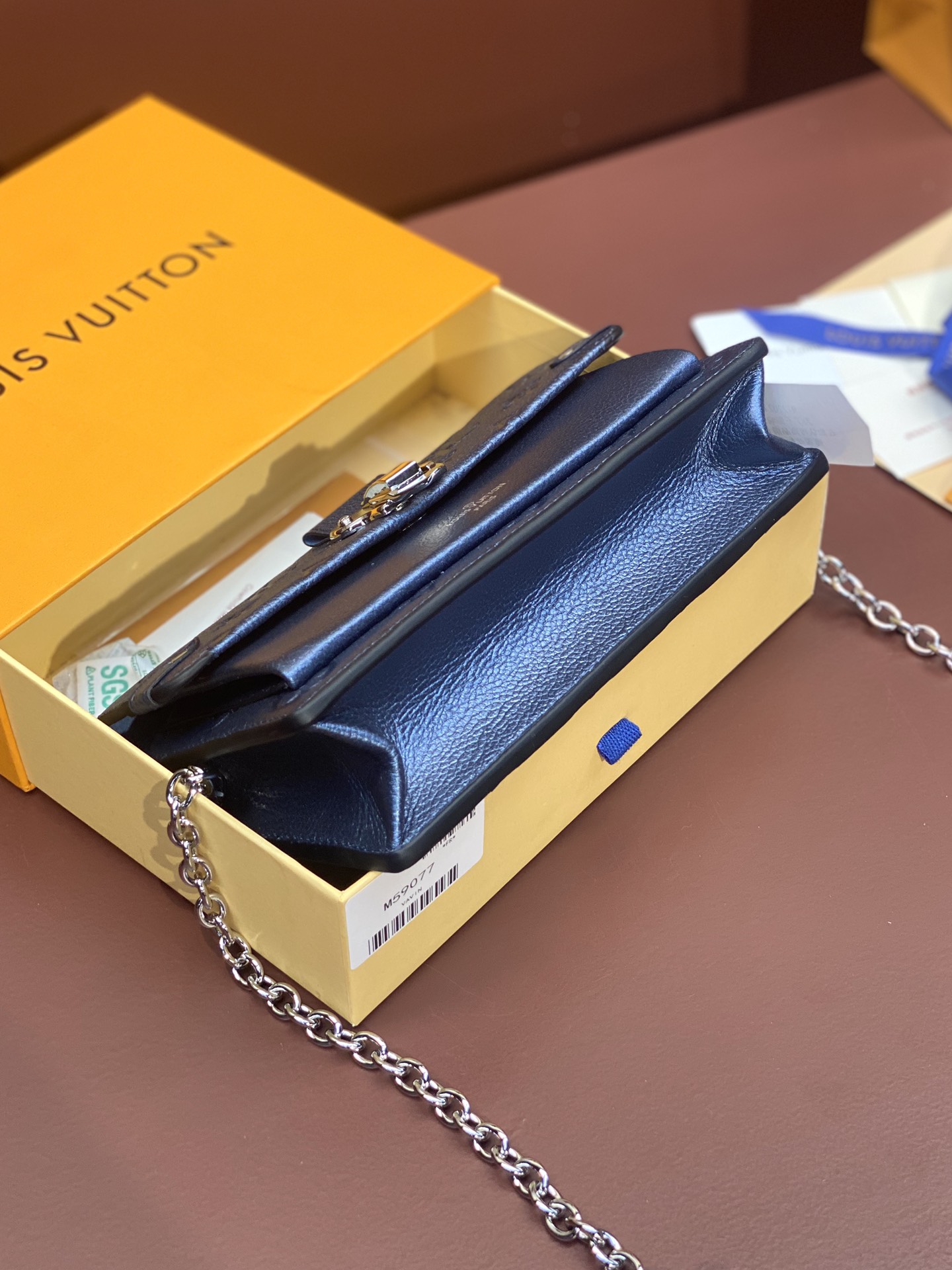 Louis Vuitton M67839 Vavin Chain Wallet Embossed cowhide leather Blue