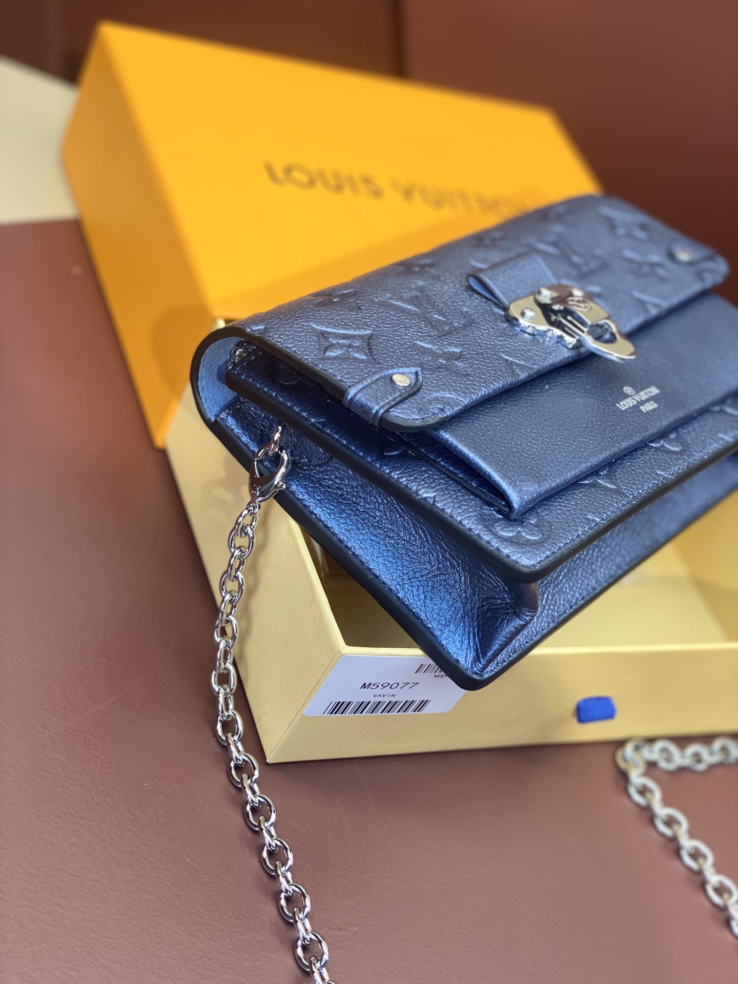 Louis Vuitton M67839 Vavin Chain Wallet Embossed cowhide leather Blue