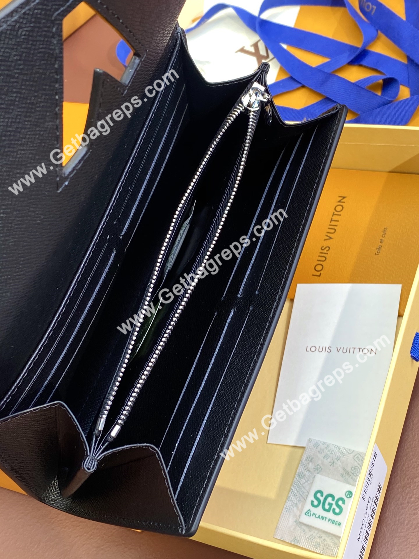 Louis Vuitton M68309 Twist Wallet  Epi Grained Cowhide Leather Black