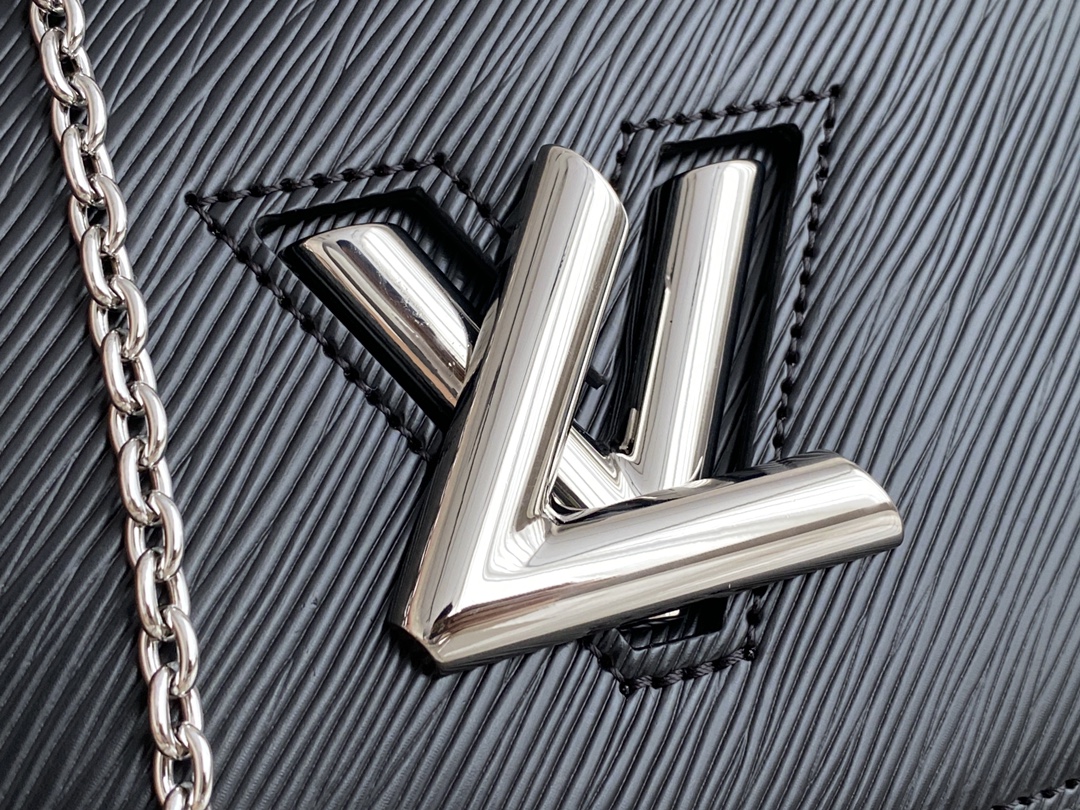 Louis Vuitton M68750 Twist Belt Chain Pouch Epi Grained Cowhide Leather Black With Sliver