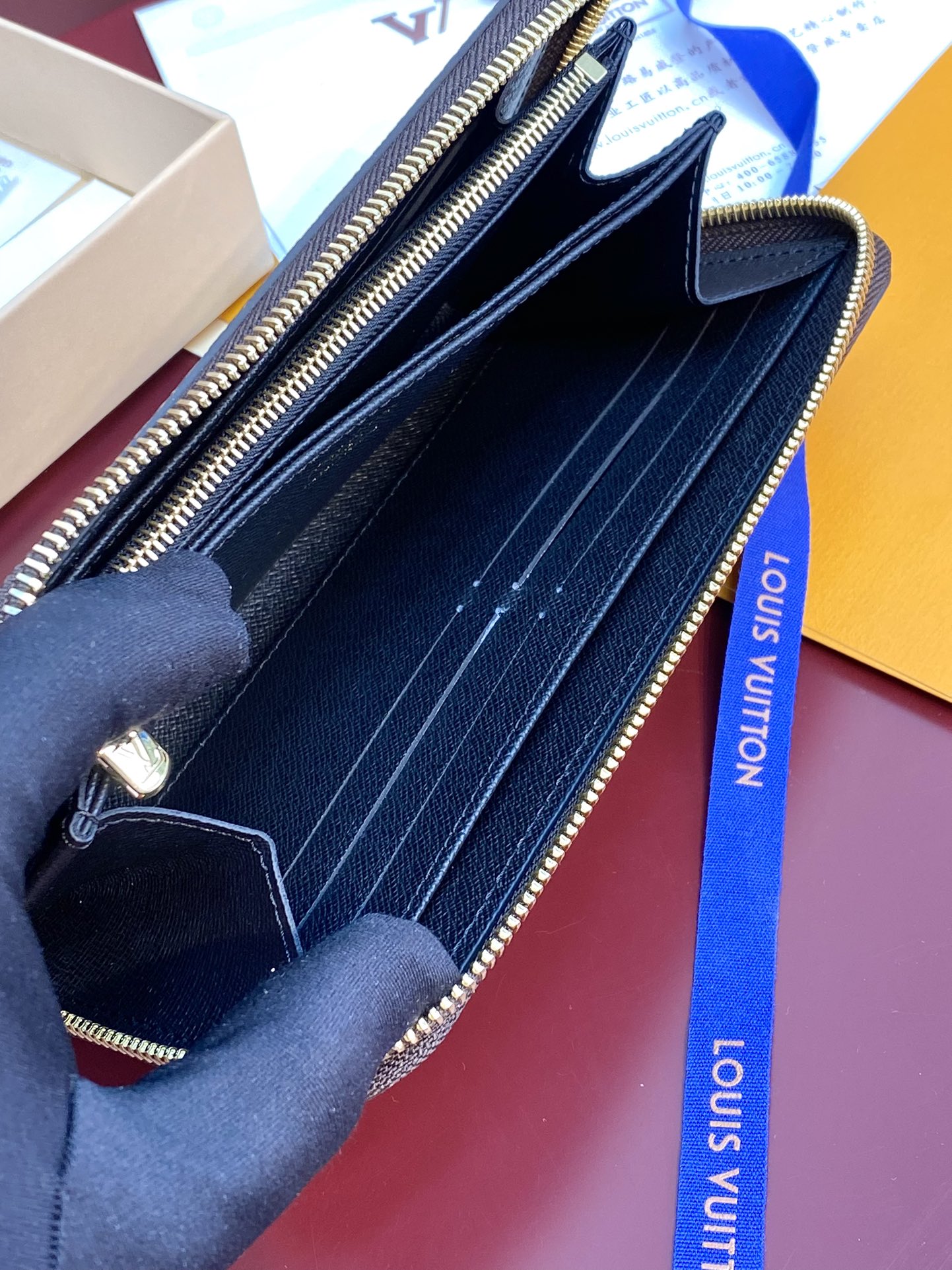 Louis Vuitton M69353 Wallet