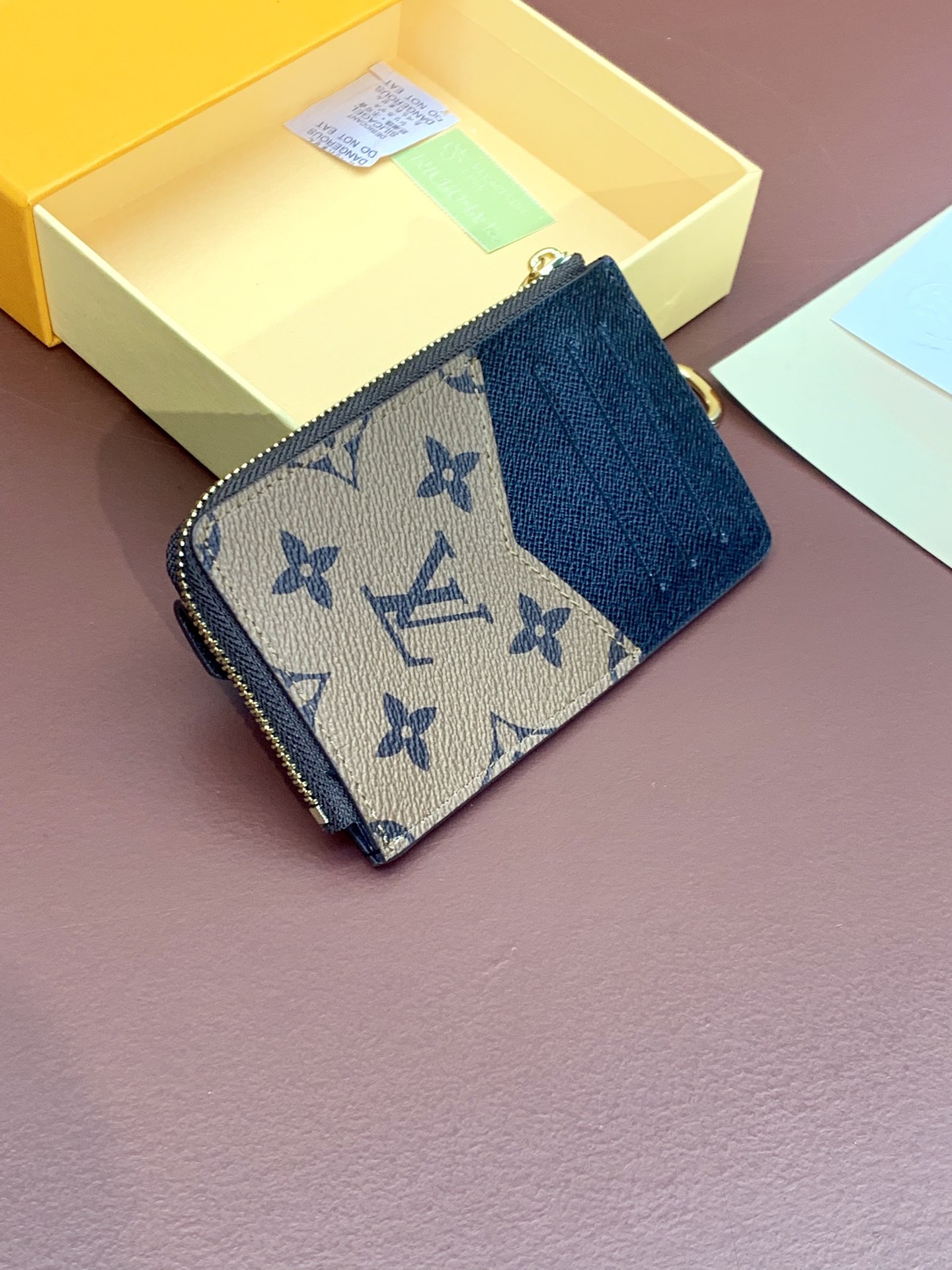 Louis Vuitton M69431 Wallet