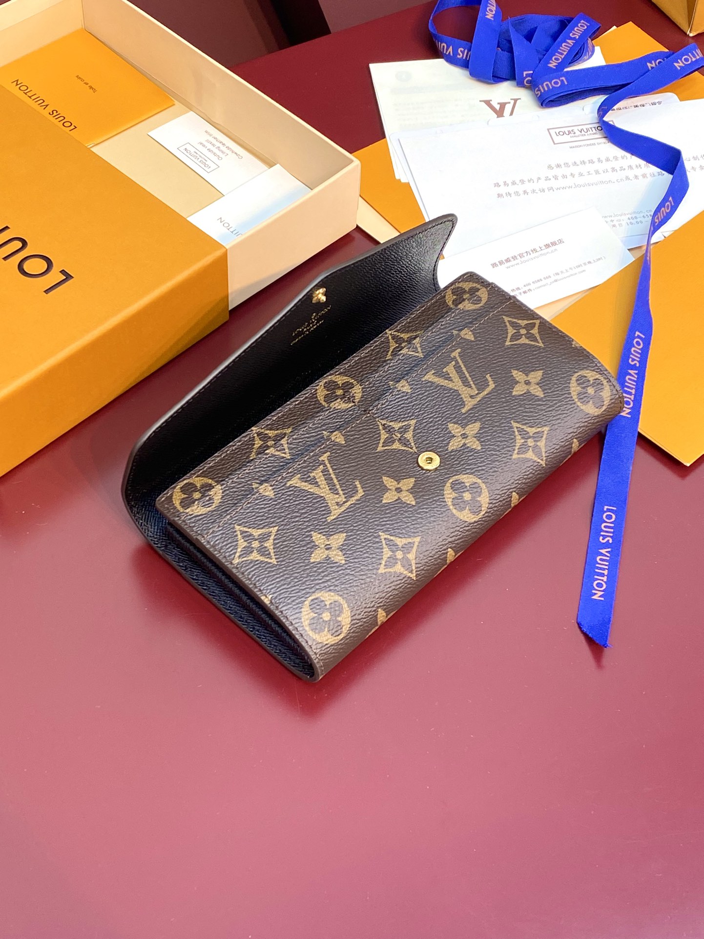 Louis Vuitton M80726 Wallet