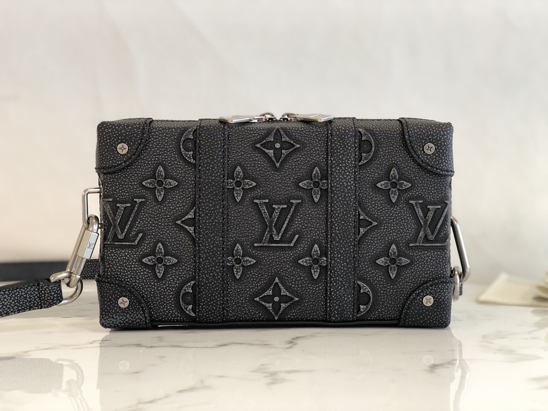 Louis Vuitton M81776 Soft Trunk Bag Cowhide leather Black