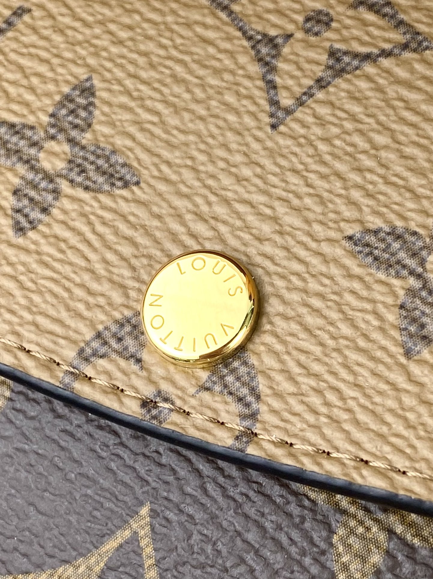 Louis Vuitton M82157 Wallet