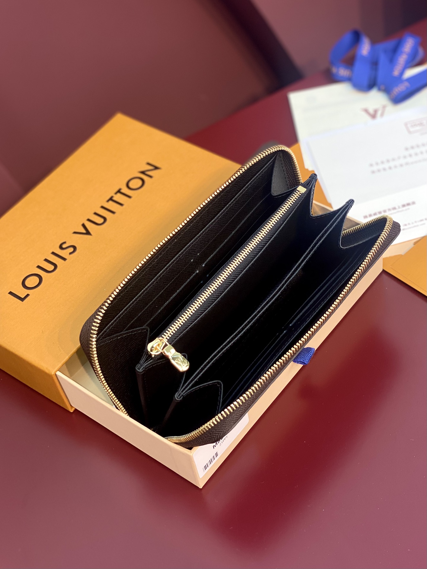 Louis Vuitton M82444 Wallet