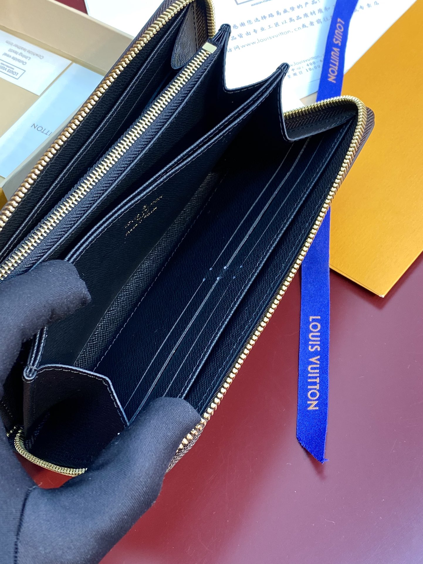 Louis Vuitton M82444 Wallet