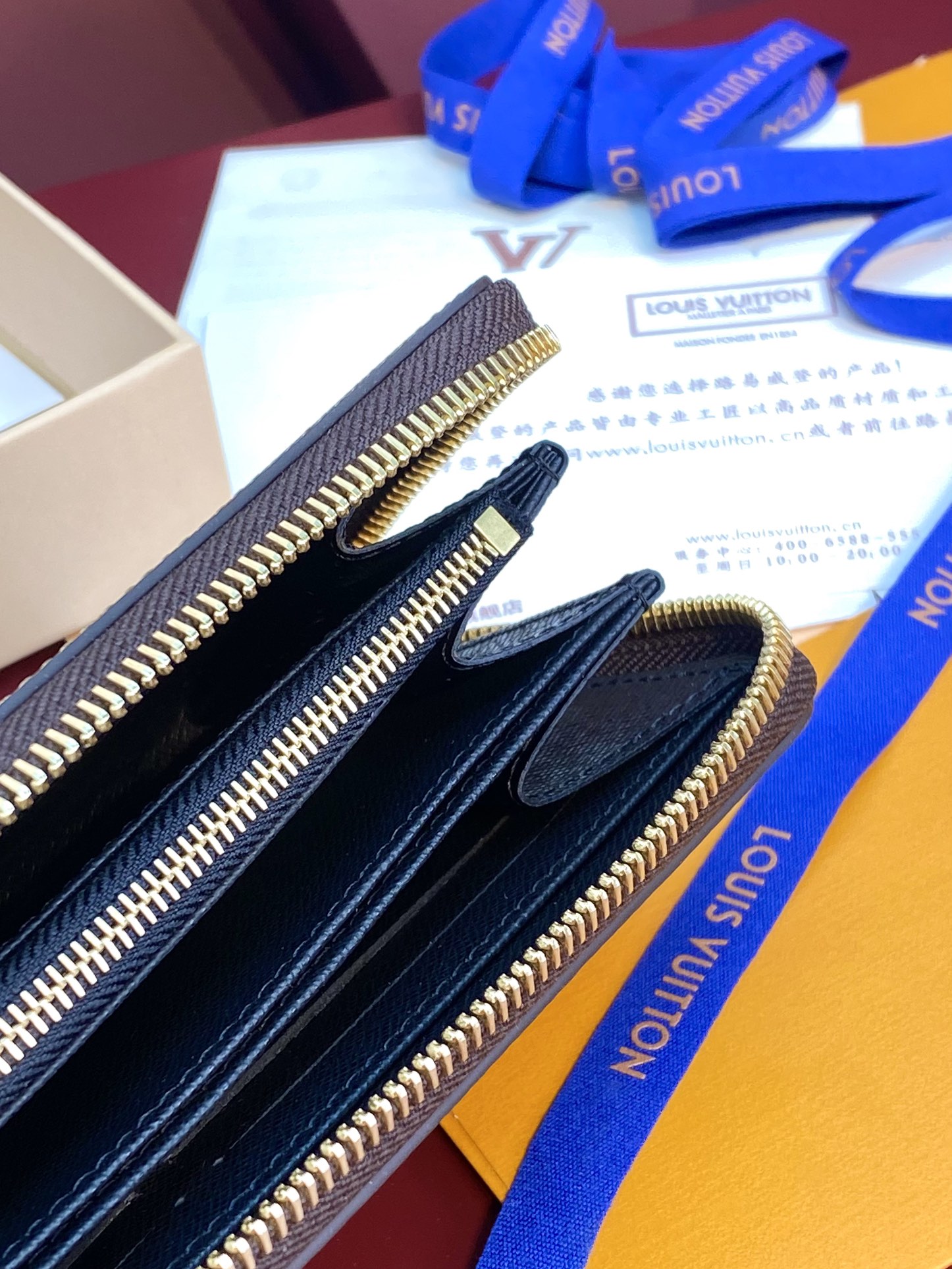 Louis Vuitton M82444 Wallet