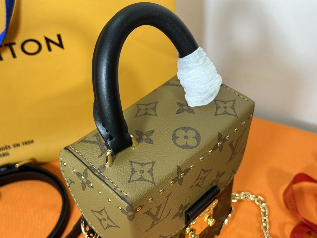 Louis Vuitton M82465 Camera Box