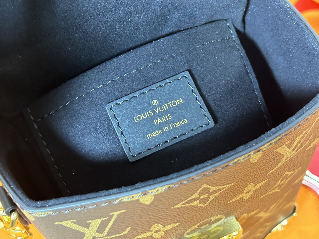 Louis Vuitton M82465 Camera Box