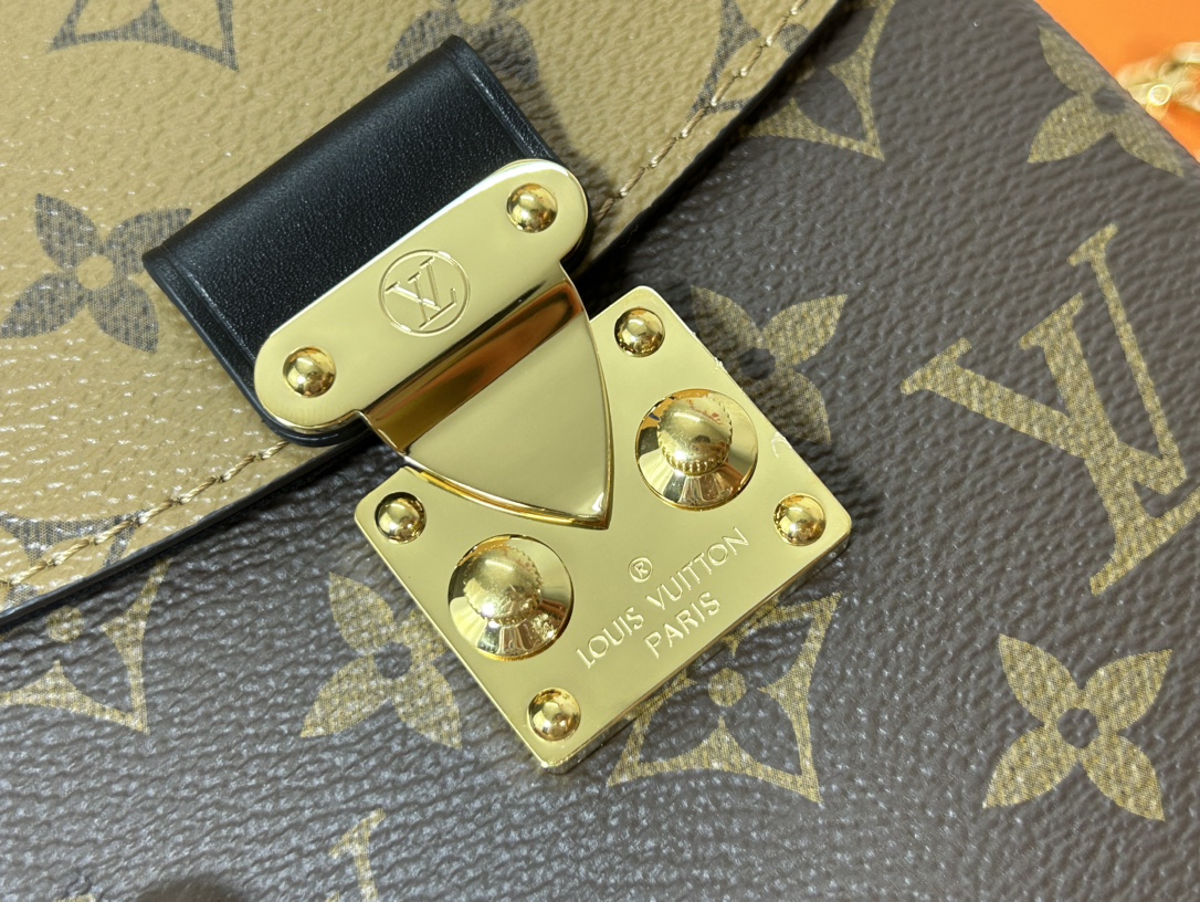 Louis Vuitton M82465 Camera Box