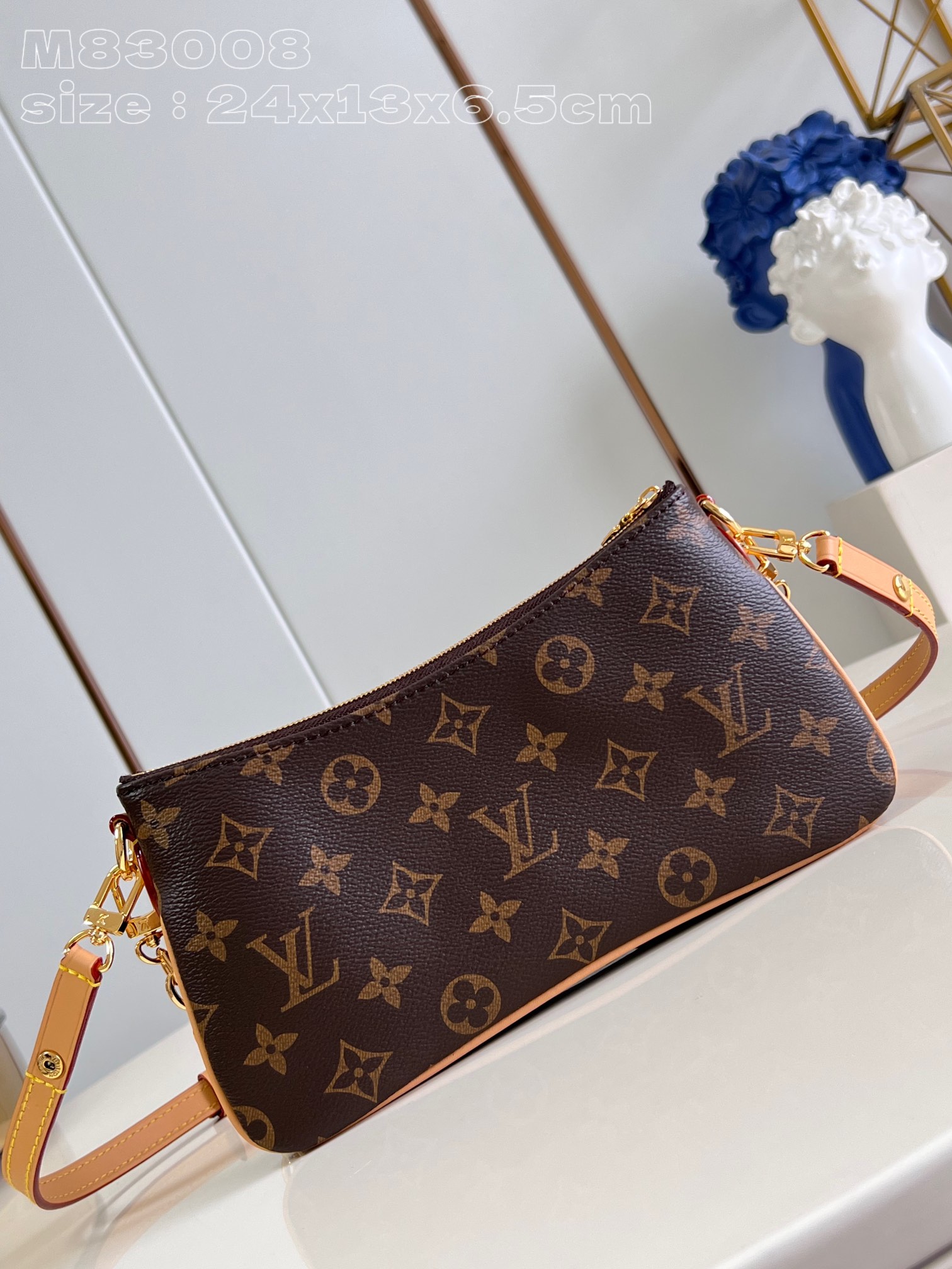 Louis Vuitton M83008 Liv Pochette Monogram coated canvas