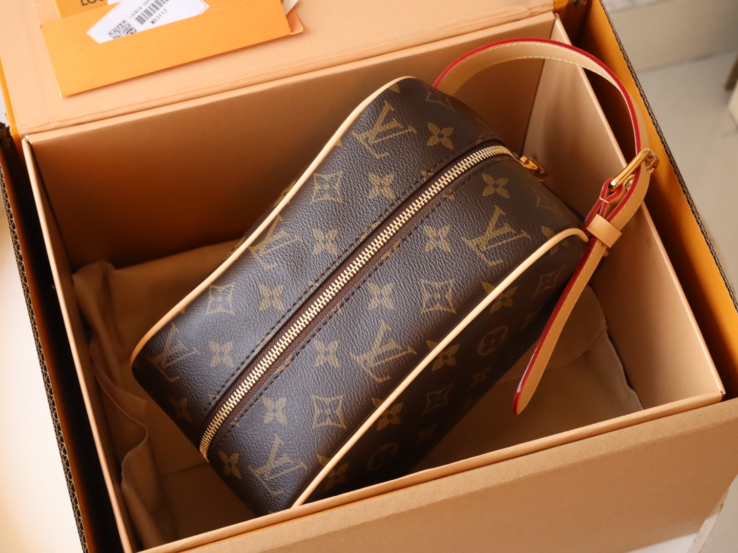 Louis Vuitton M83112 Locker Dopp Kit Monogram coated canvas