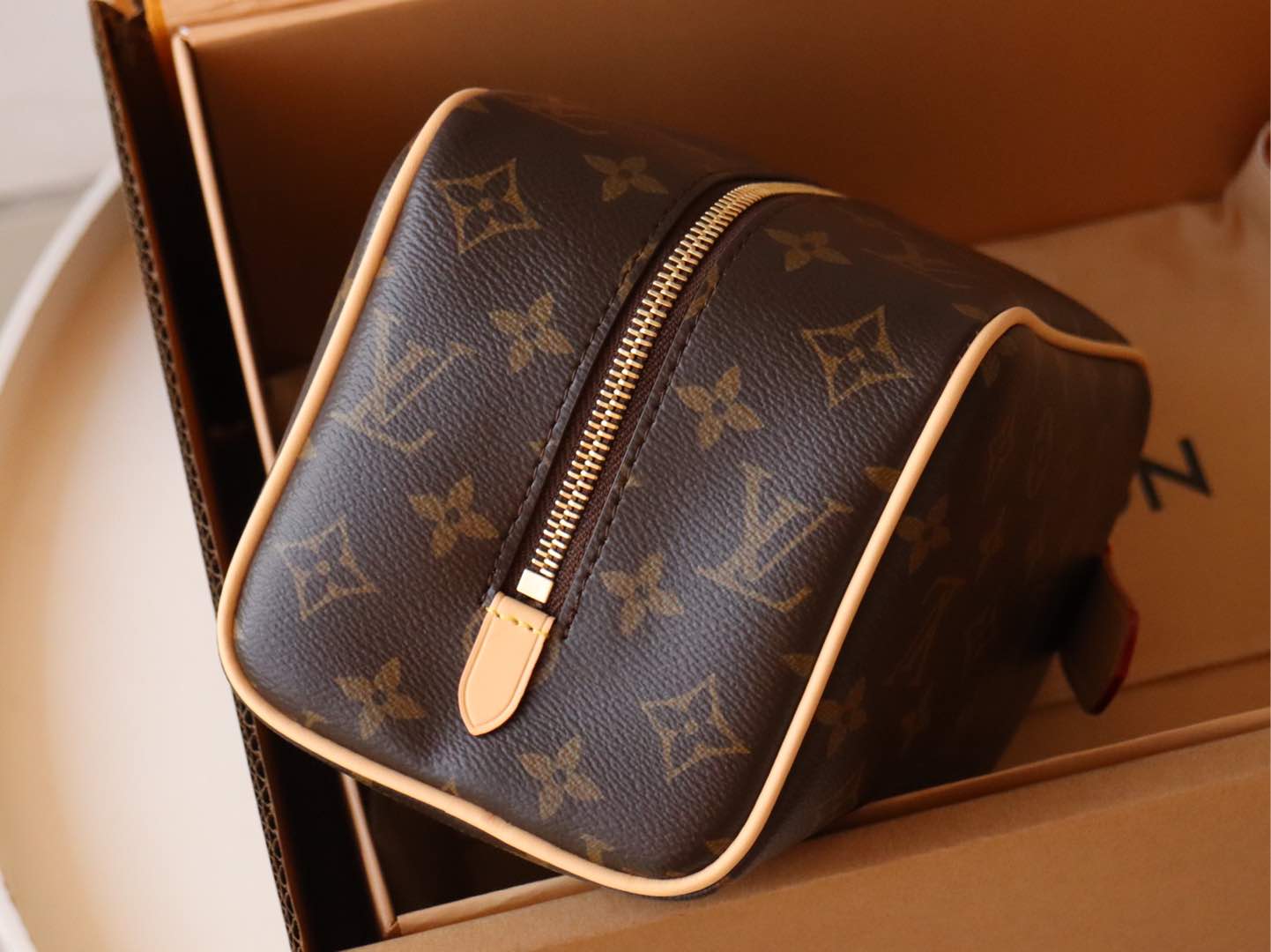 Louis Vuitton M83112 Locker Dopp Kit Monogram coated canvas