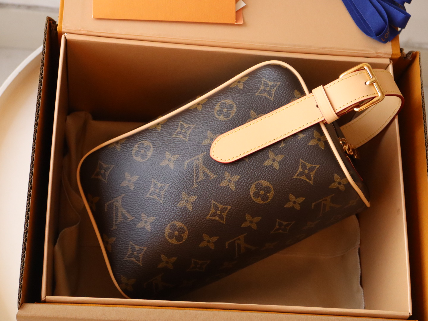 Louis Vuitton M83112 Locker Dopp Kit Monogram coated canvas