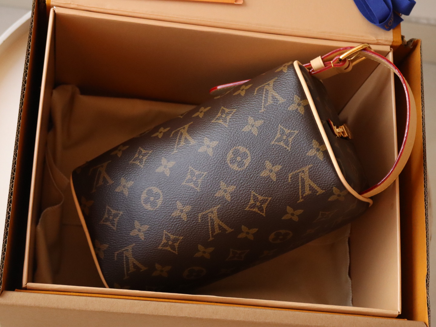 Louis Vuitton M83112 Locker Dopp Kit Monogram coated canvas