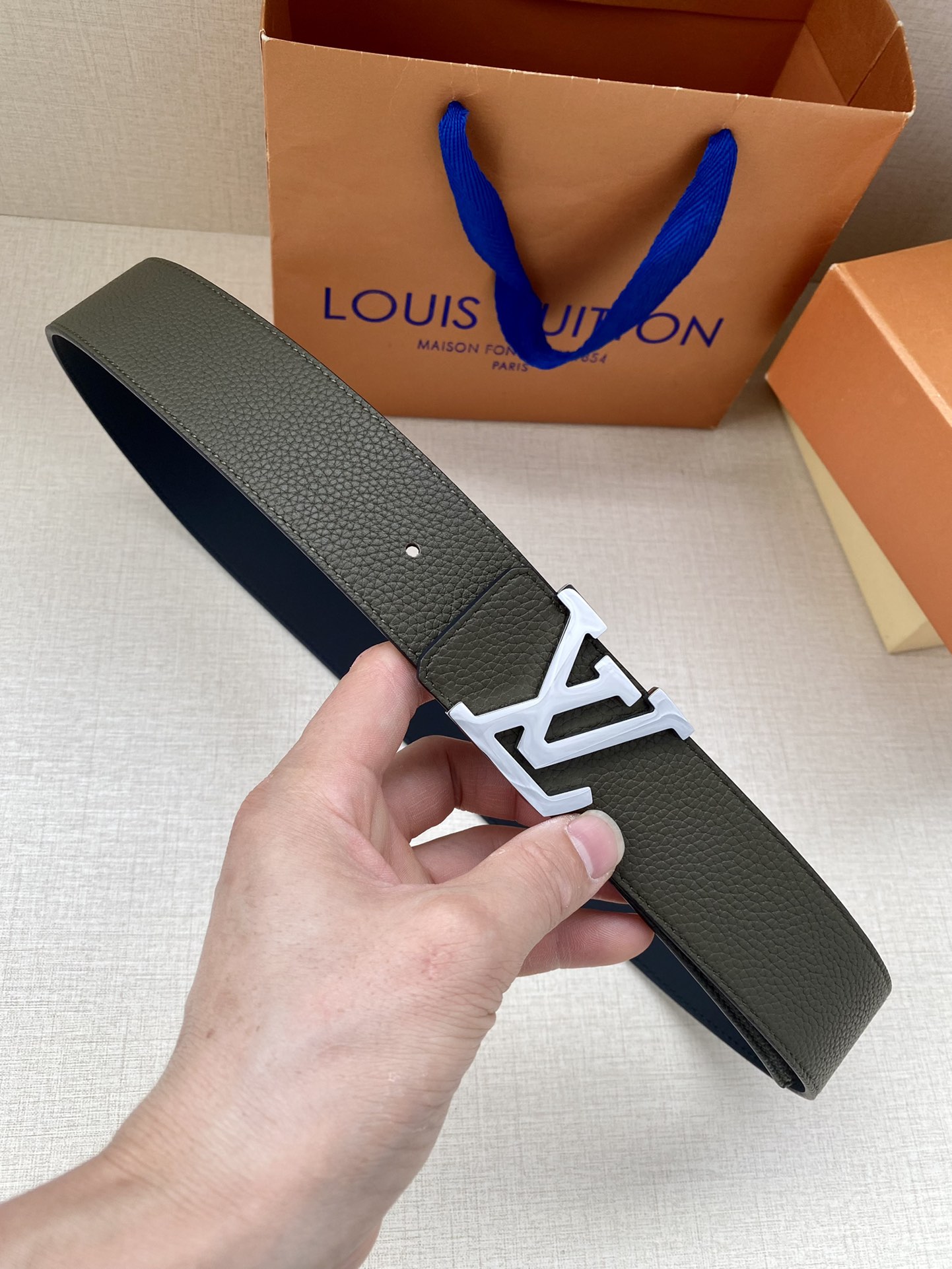 Louis Vuitton Men Leather Belt Width 4CM 132