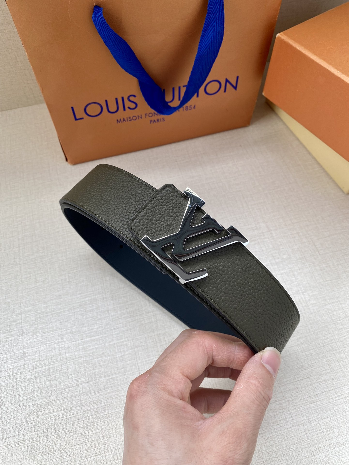 Louis Vuitton Men Leather Belt Width 4CM 132
