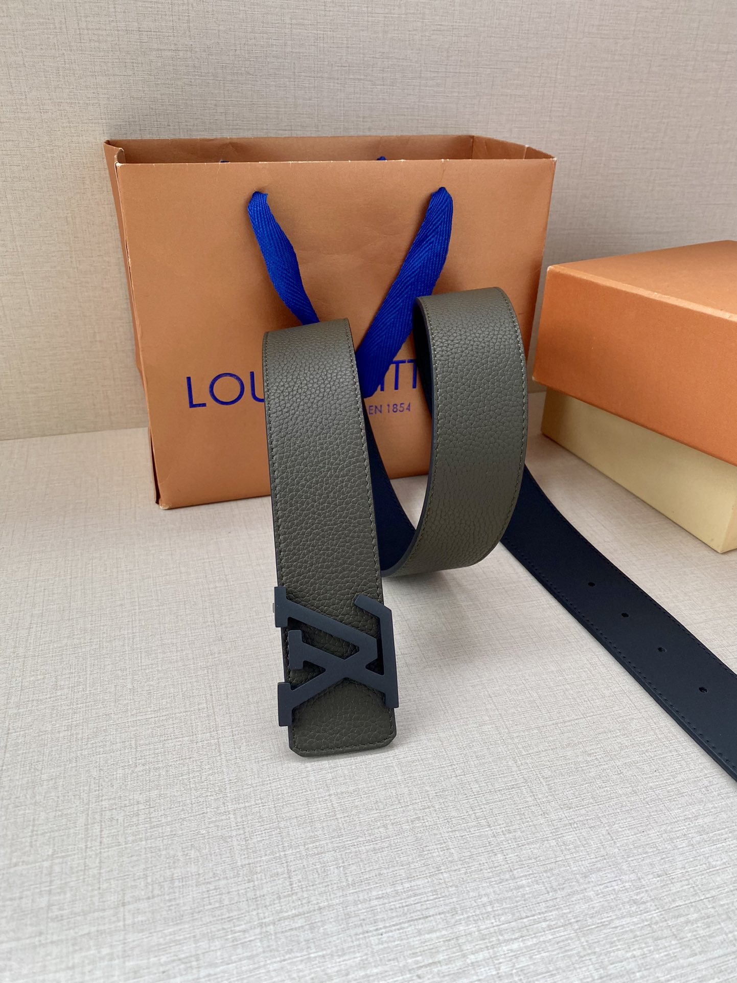 Louis Vuitton Men Leather Belt Width 4CM 132