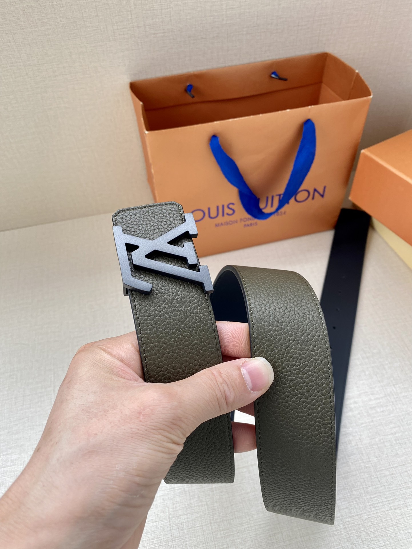 Louis Vuitton Men Leather Belt Width 4CM 132