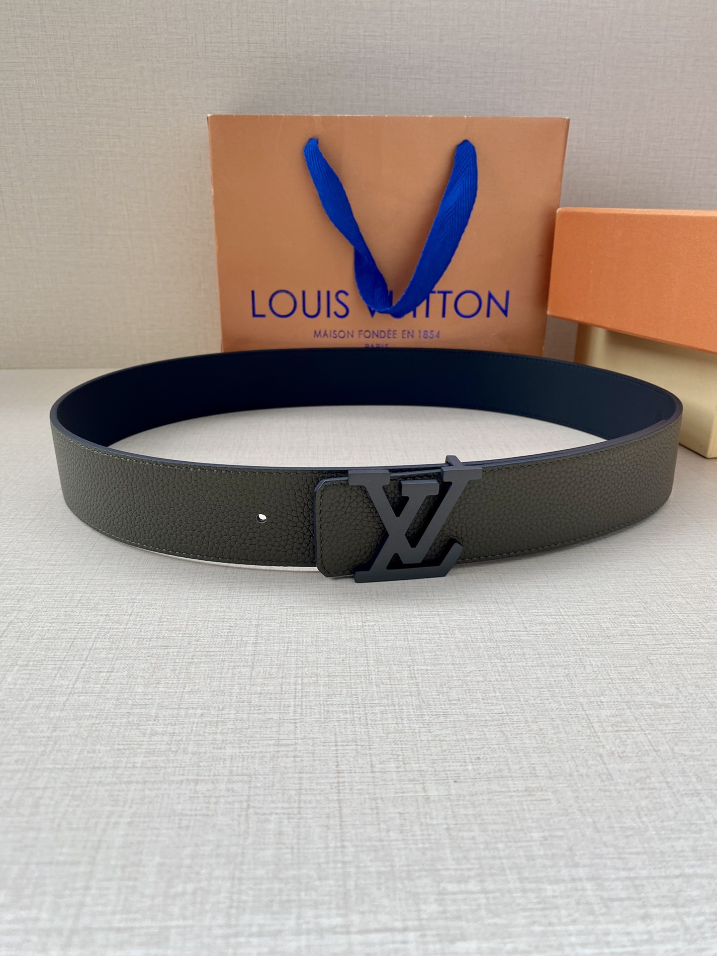Louis Vuitton Men Leather Belt Width 4CM 132