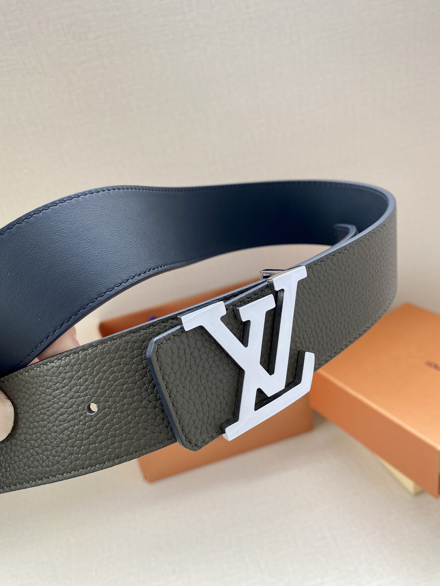 Louis Vuitton Men Leather Belt Width 4CM 132