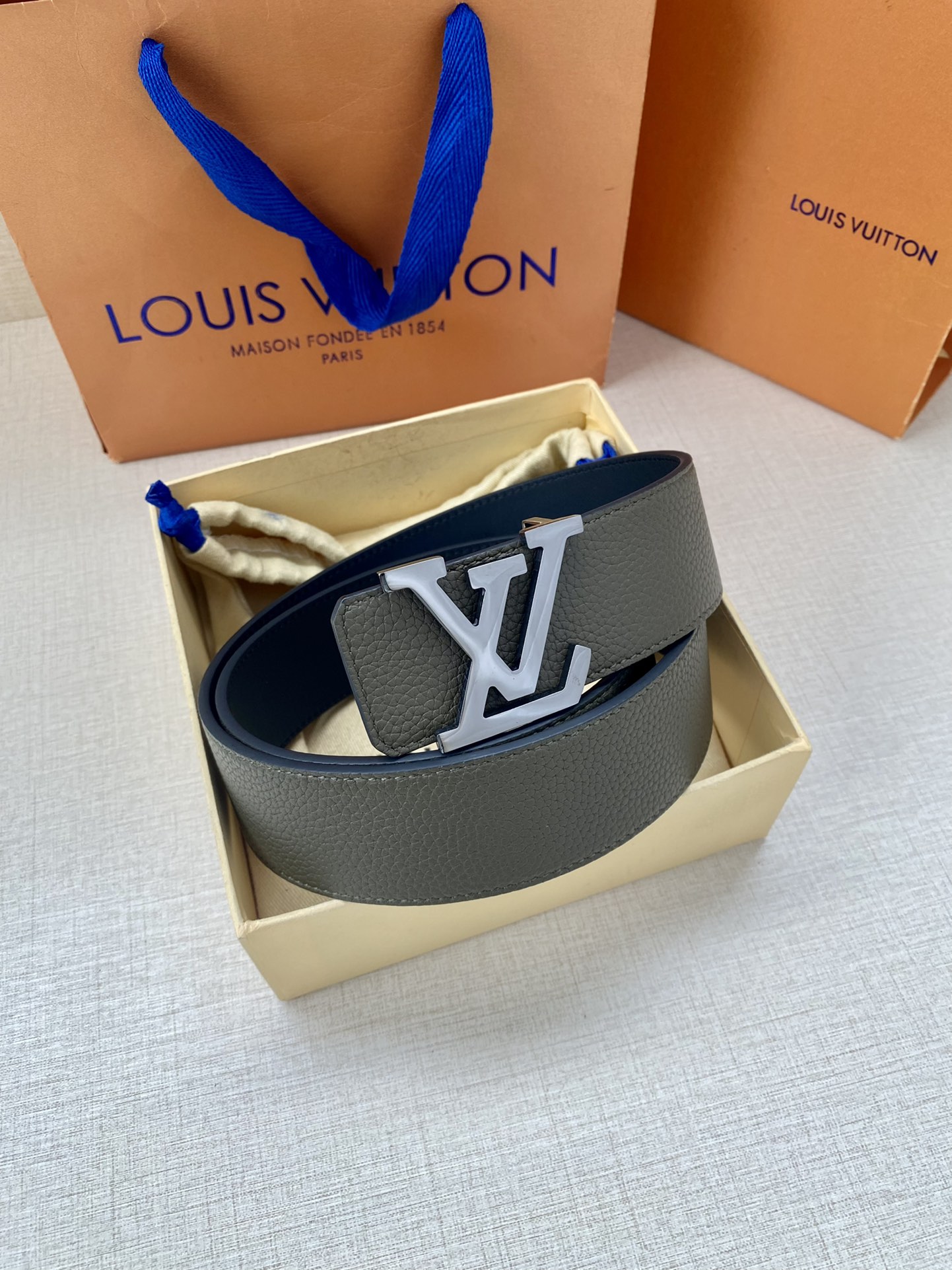 Louis Vuitton Men Leather Belt Width 4CM 133